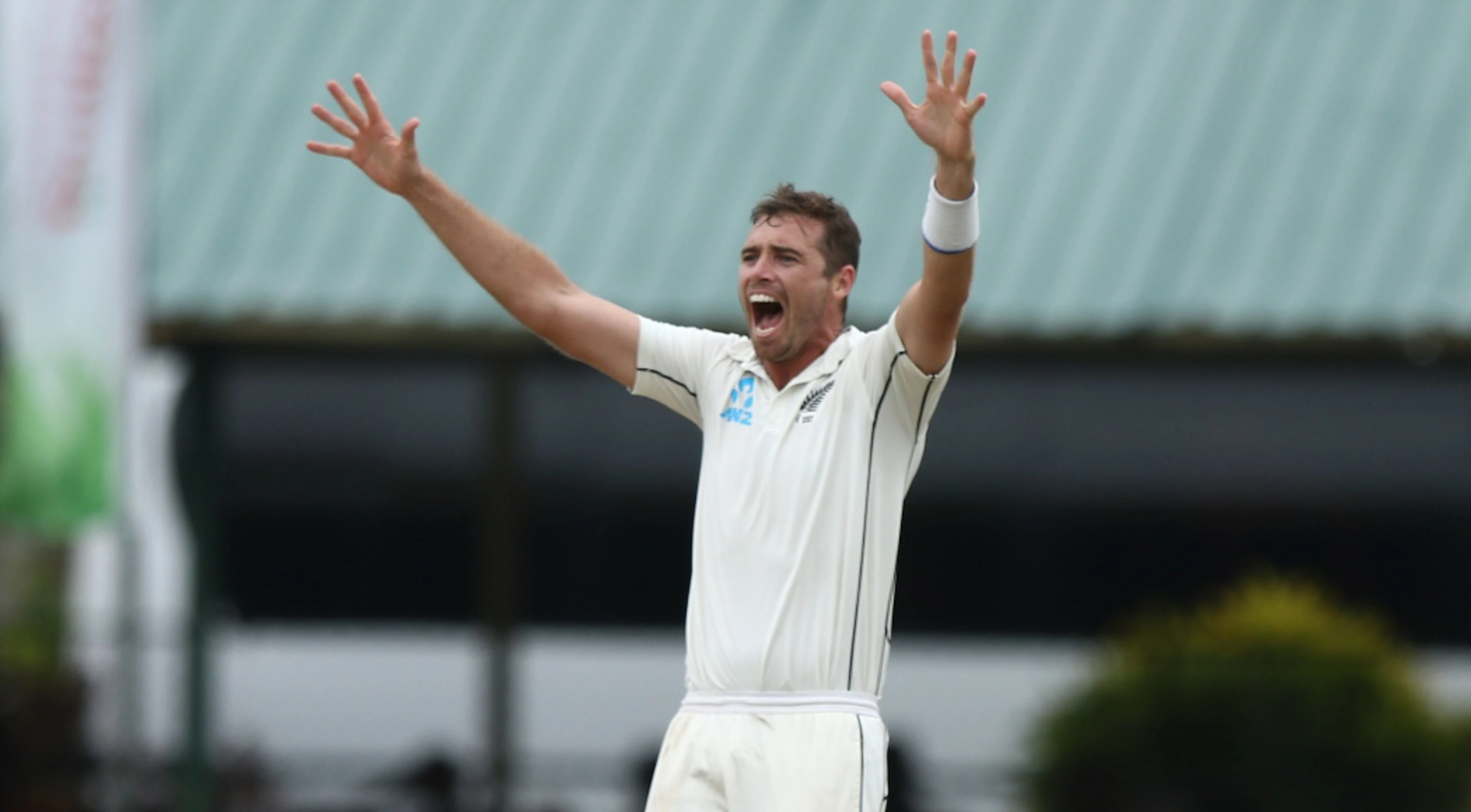 New Zealand thrash Sri Lanka to level series