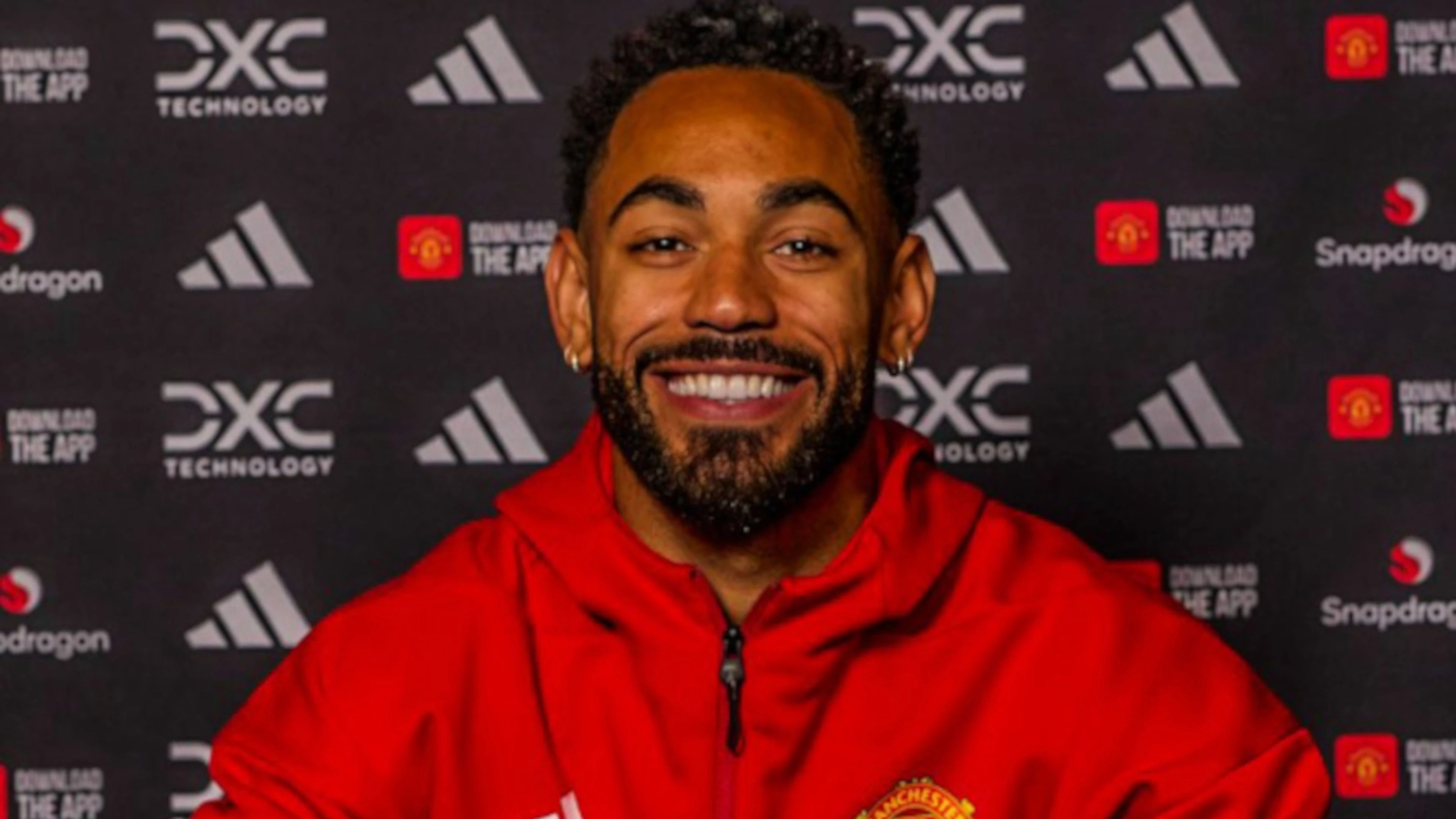 Cunha completes 'dream' Manchester United move