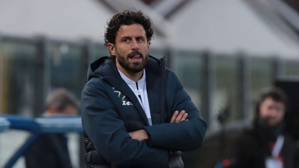 Match postponed after Lyon team bus stoned in Marseille, Grosso injured