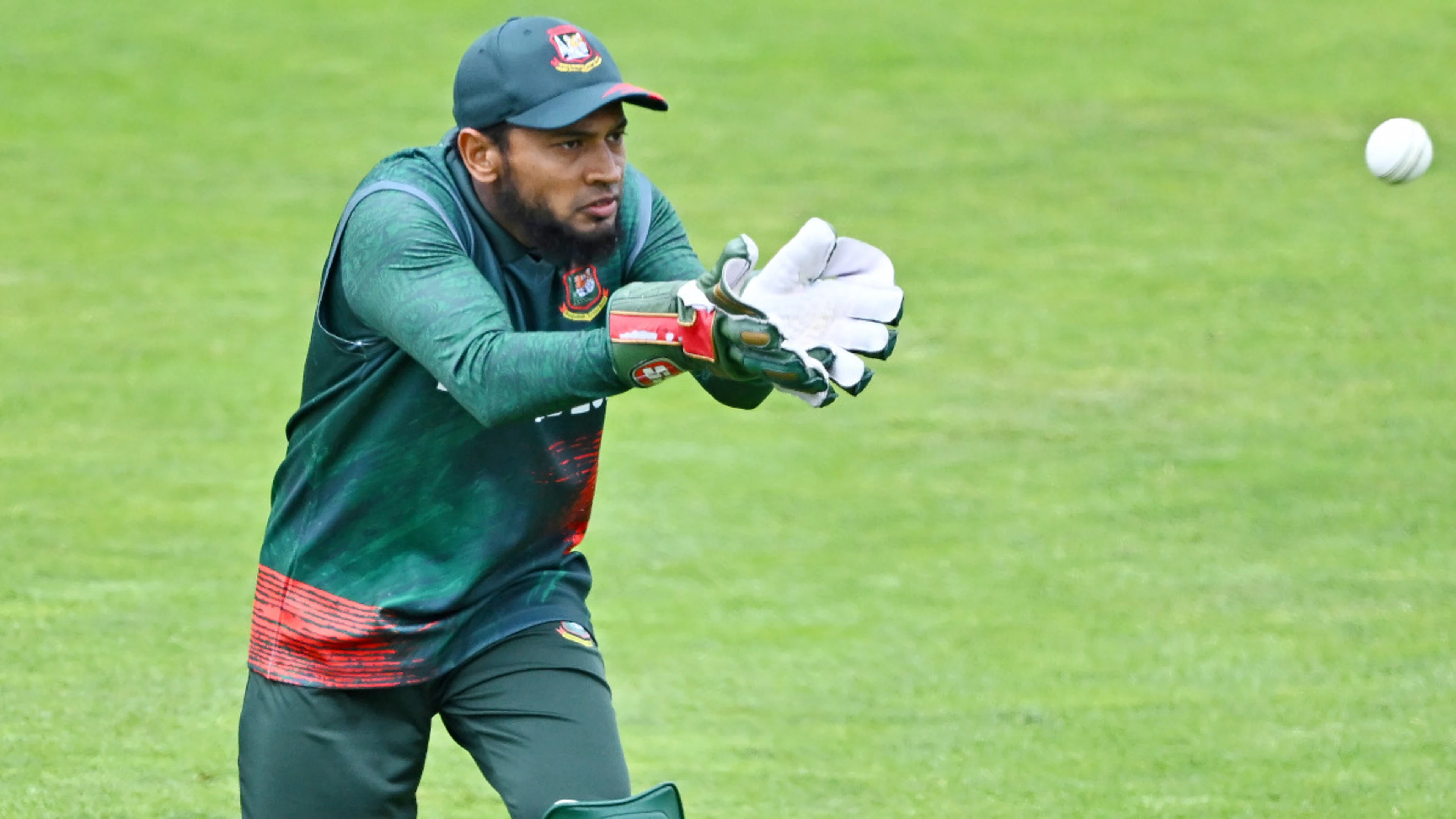 Bangladesh's Mushfiqur injured, out of Sri Lanka tests