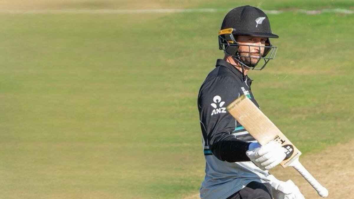 Henry, Conway take New Zealand to easy T20 win over Zimbabwe