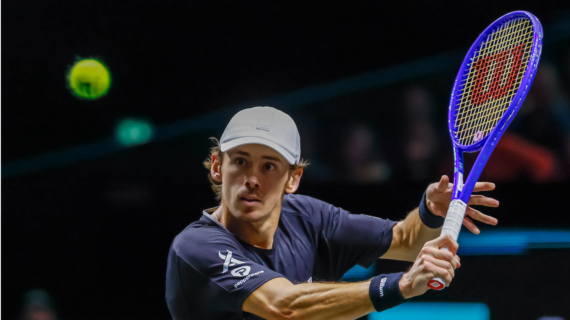De Minaur scraps past local legend Van de Zandschulp