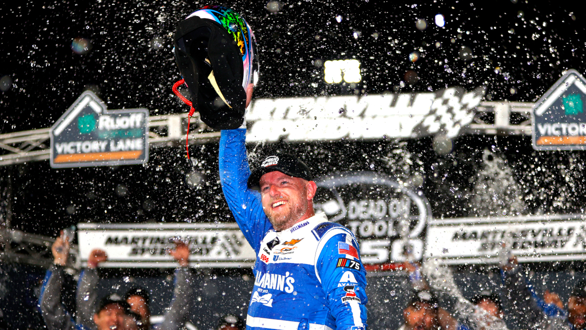 Allgaier avoids last-lap melee to win at Martinsville