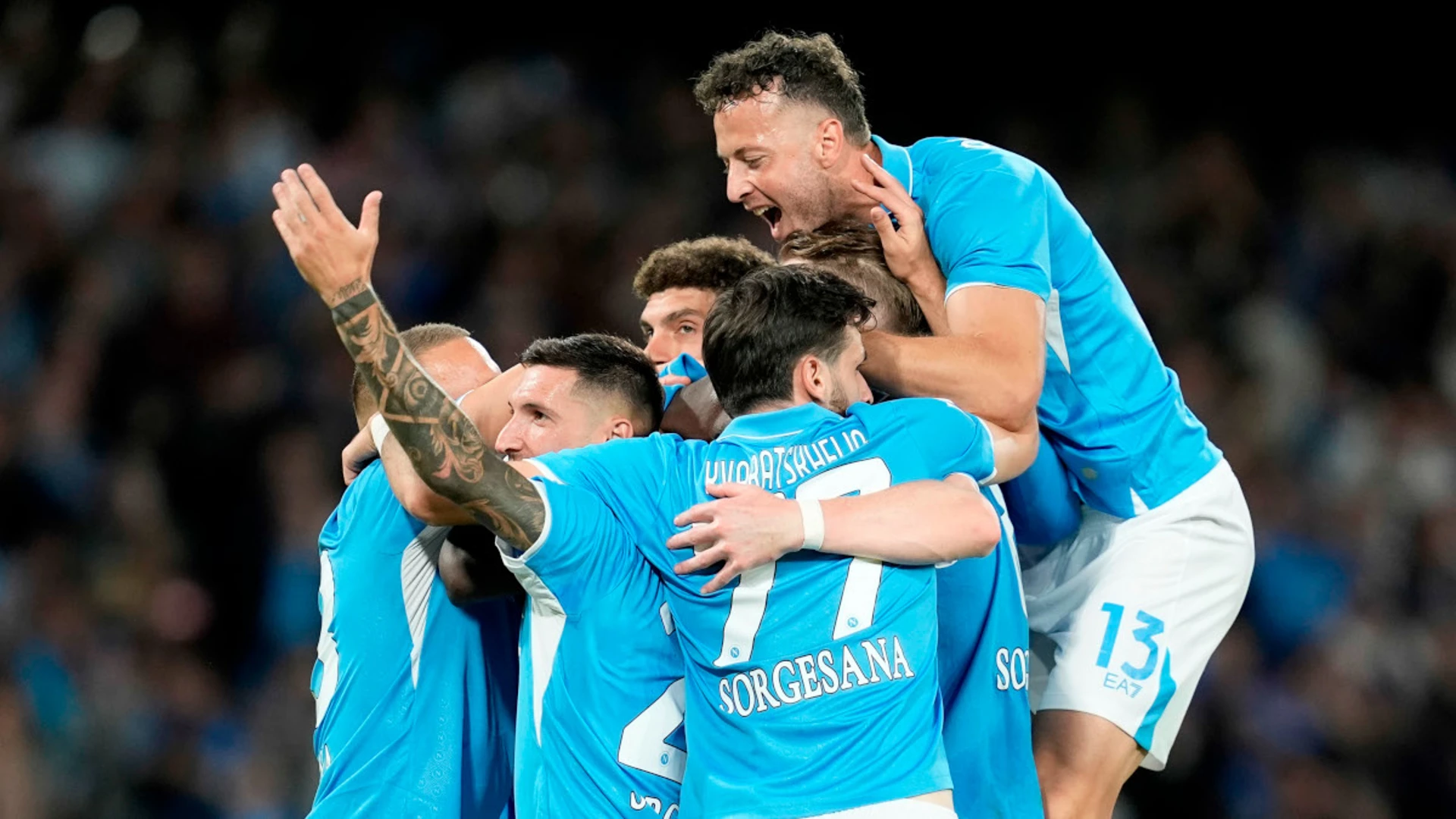 Napoli beat Como to hold top spot in Serie A