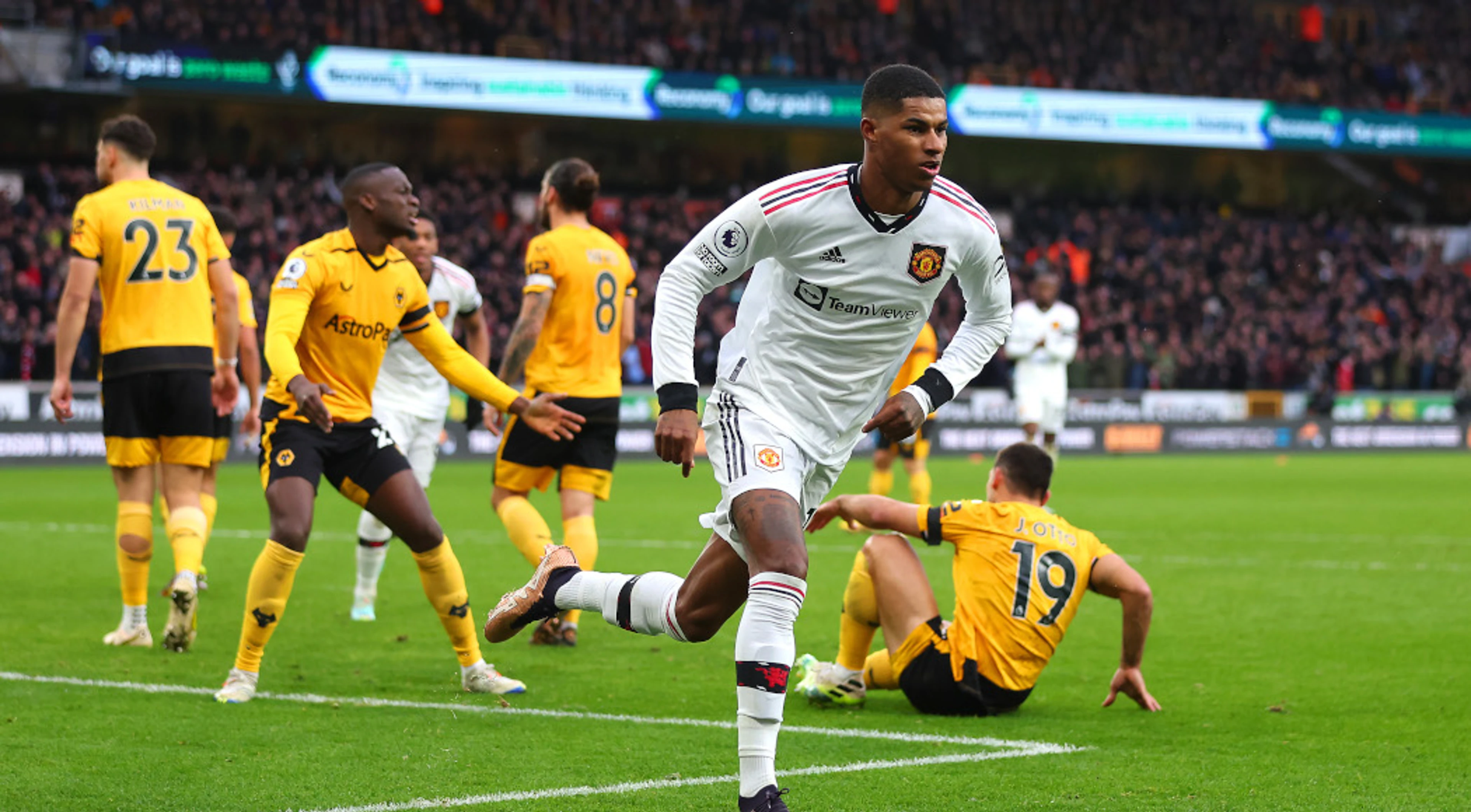 Rashford steps off the bench to earn Man United win at Wolves
