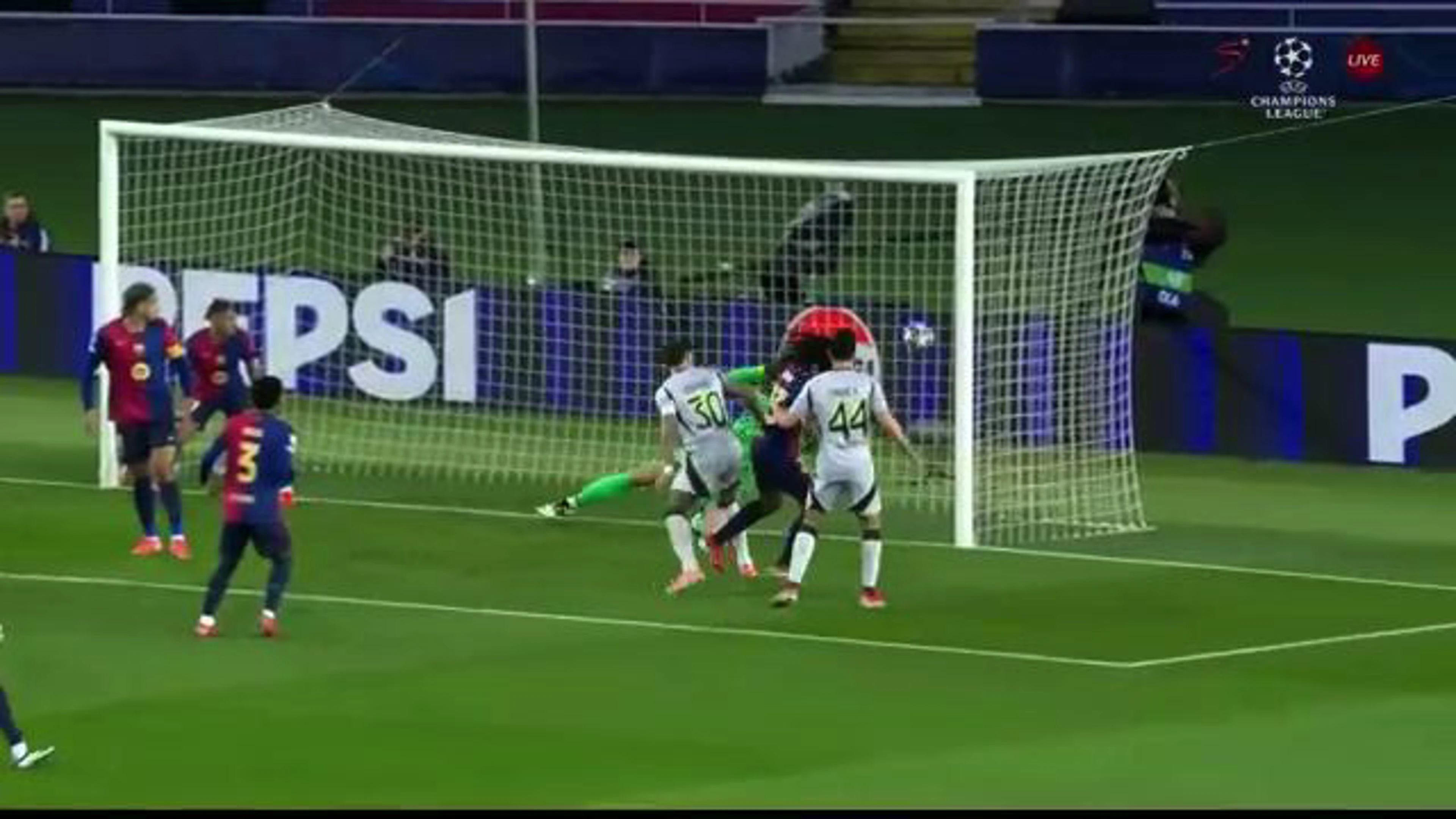Nicolás Otamendi  Goal | Barcelona v Benfica | UEFA Champions League Round of 16