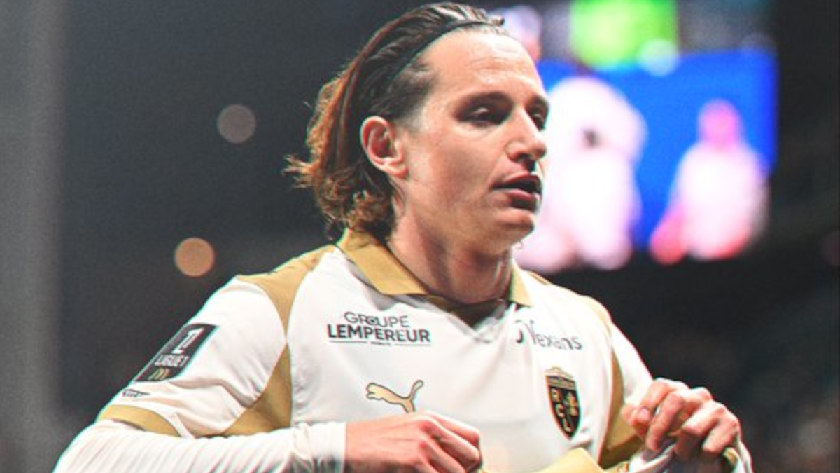 Lens go top of Ligue 1 for first time in 21 years