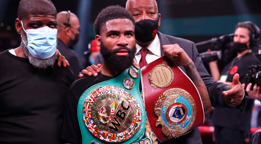 Fulton rips Roman to keep super bantamweight titles