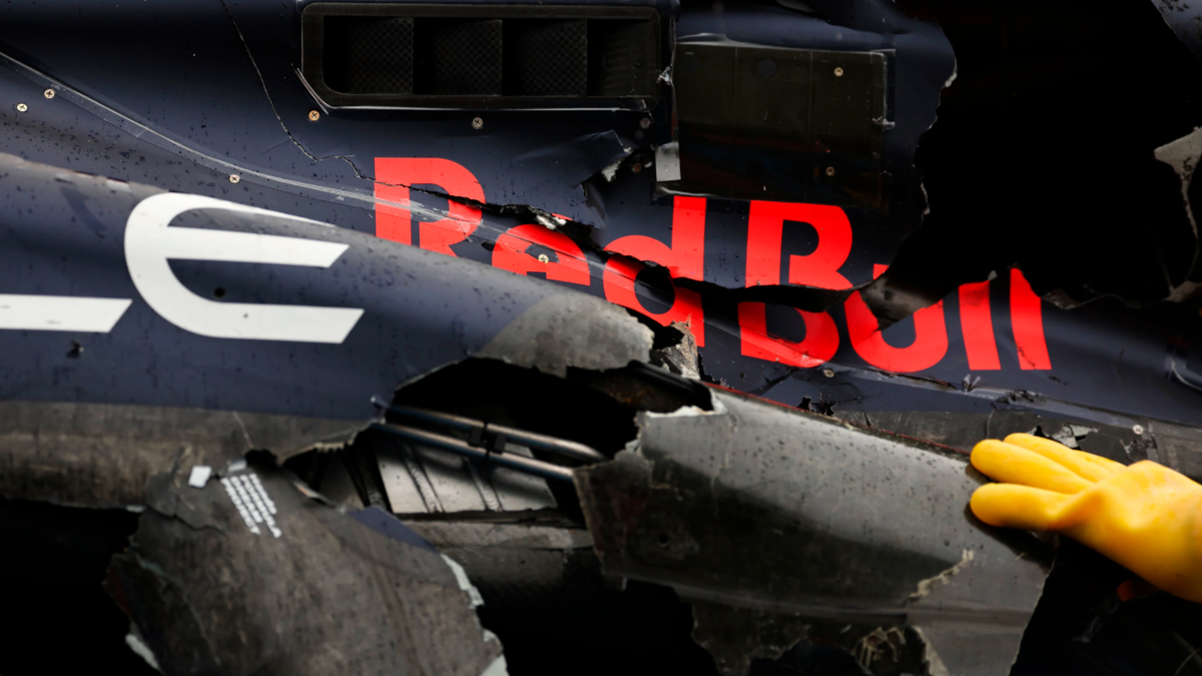 Red Bull driver crashes in qualifying