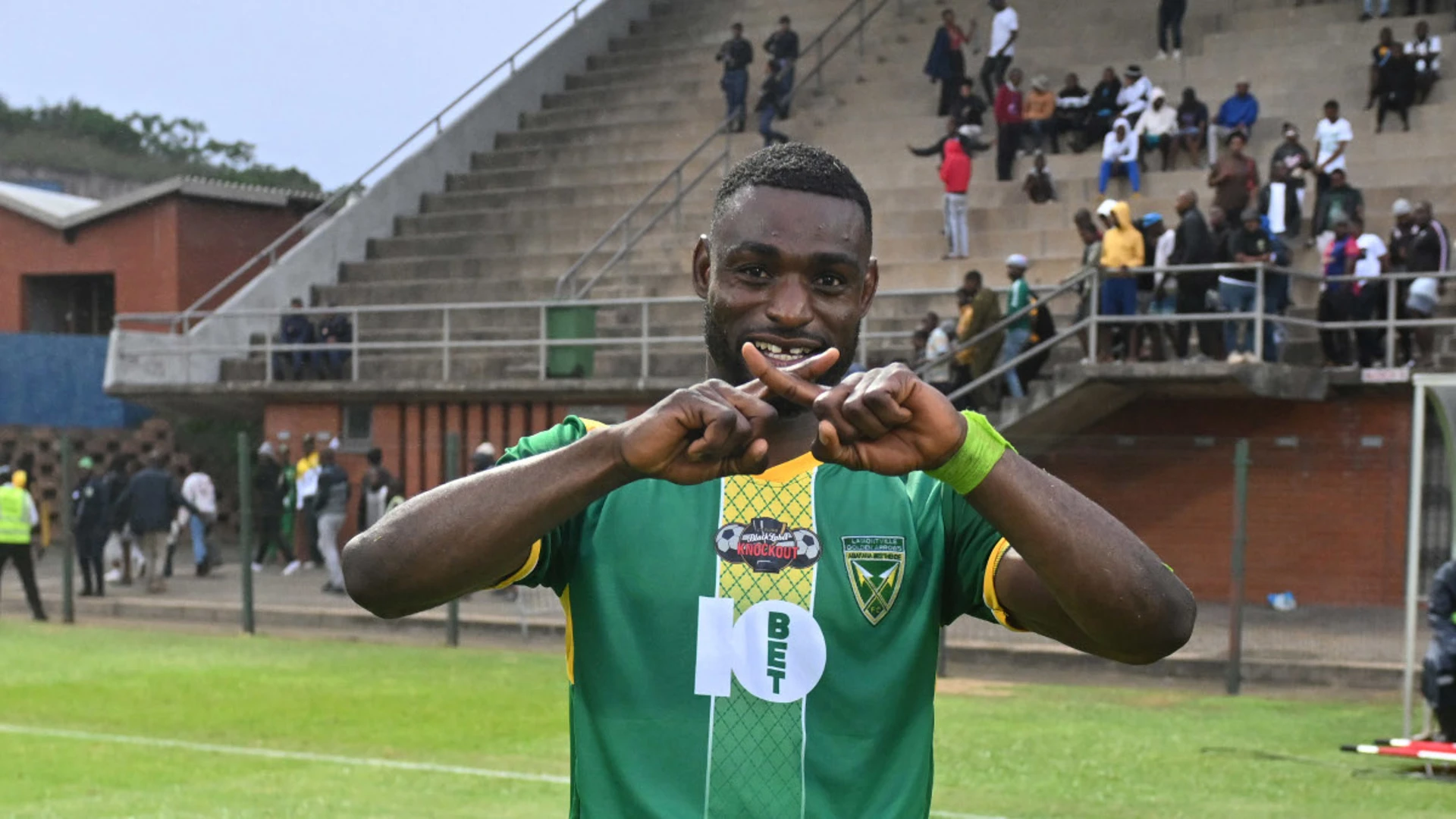 Arrows grind out victory over Galaxy in Carling KO quarters