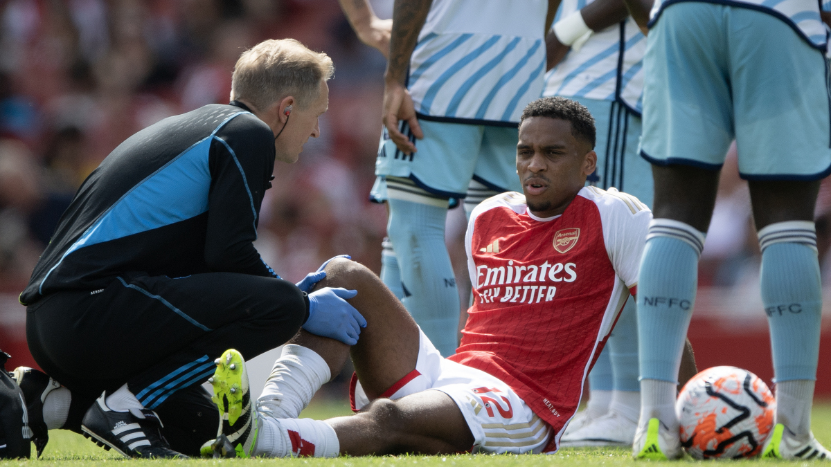 Arsenal's Timber 'gutted' at facing lengthy lay-off with knee injury