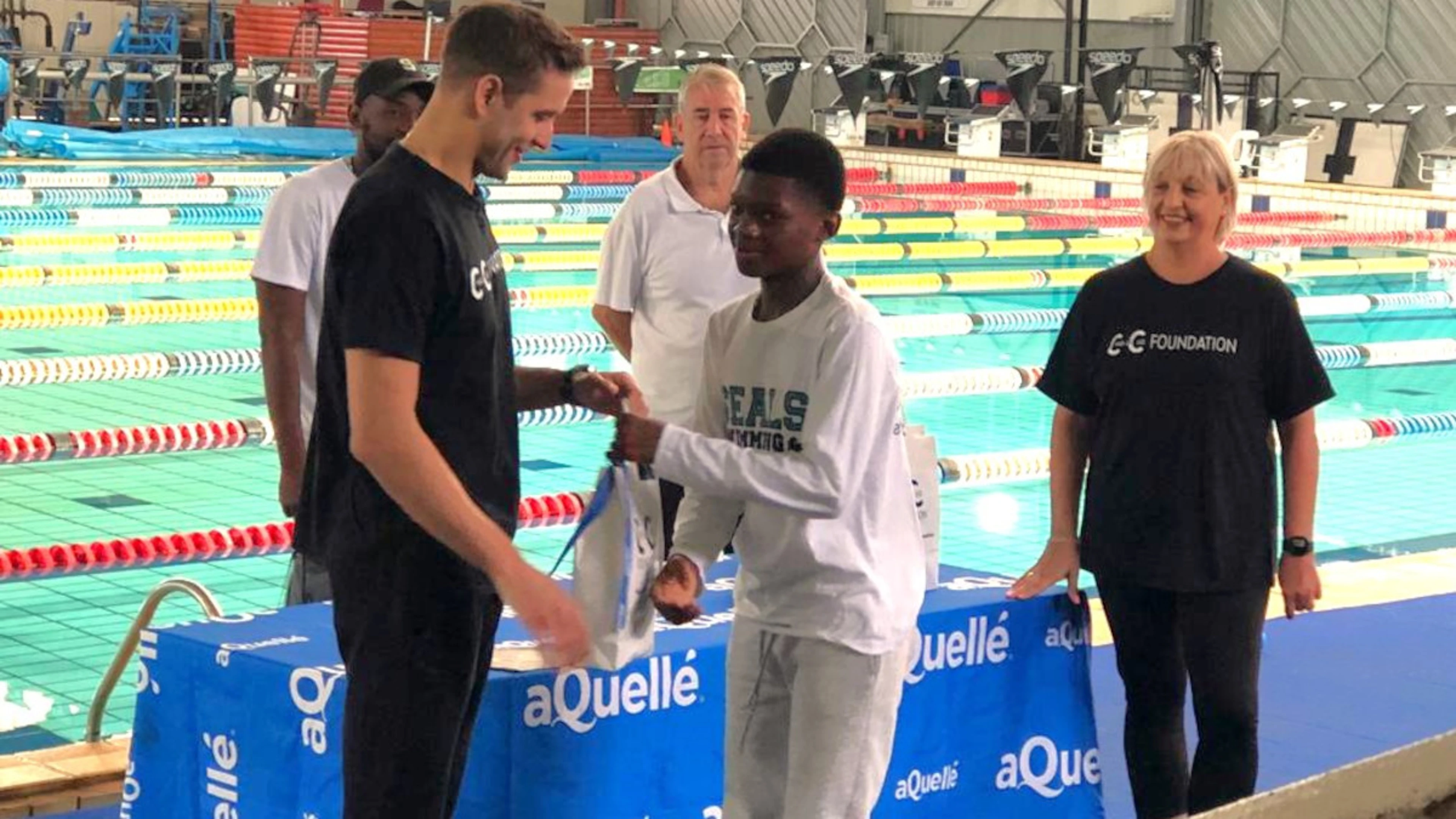 Le Clos inspires development swimmers representing his foundation at Aquellé MidMile