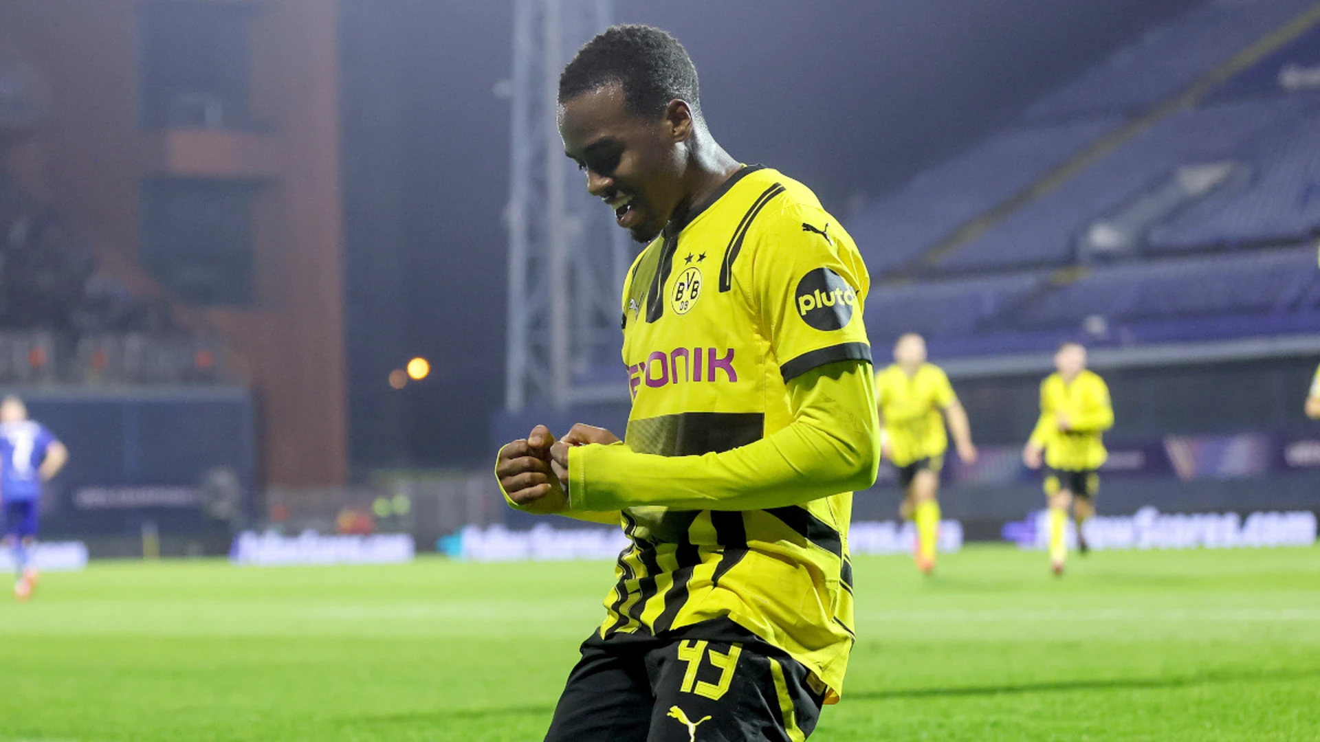 Dortmund beat Zagreb to climb into Champions League top four