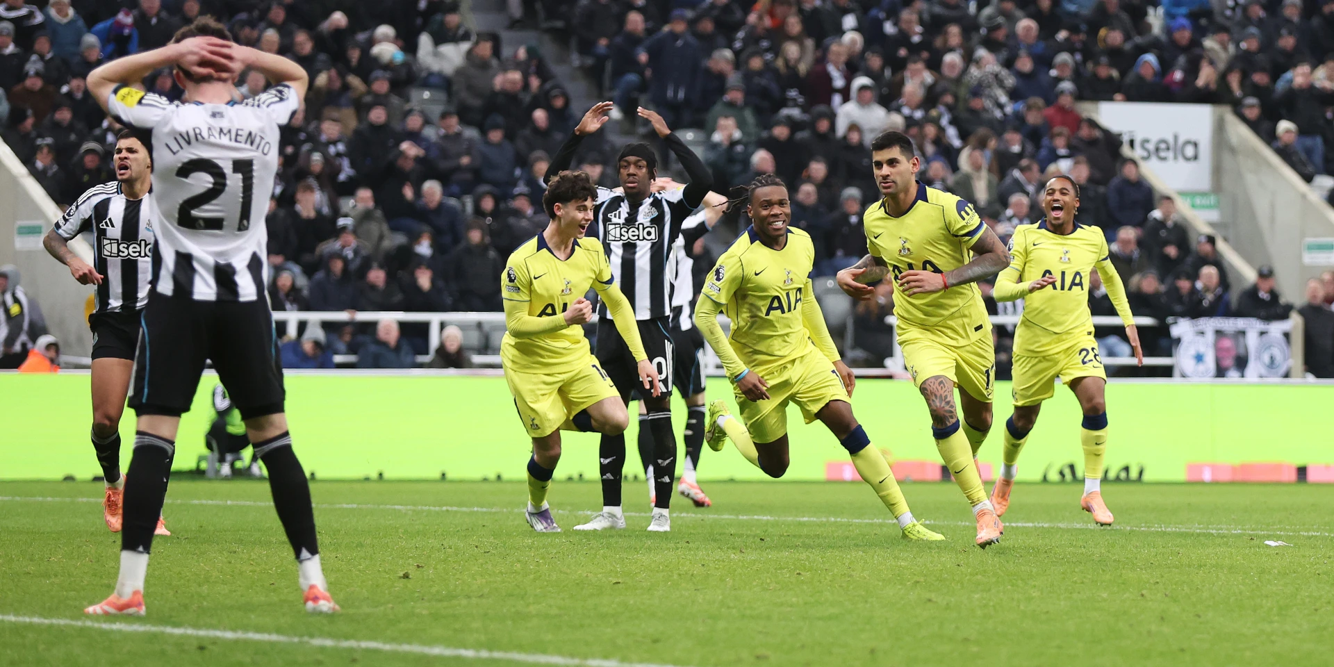 Romero bicycle kick rescues point for Spurs against Newcastle