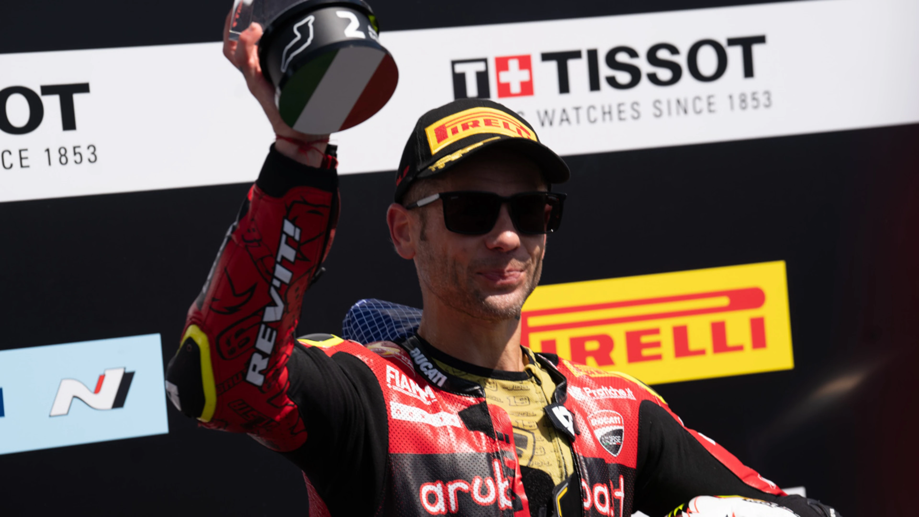 Bautista rallies for late win in Aragon Superpole