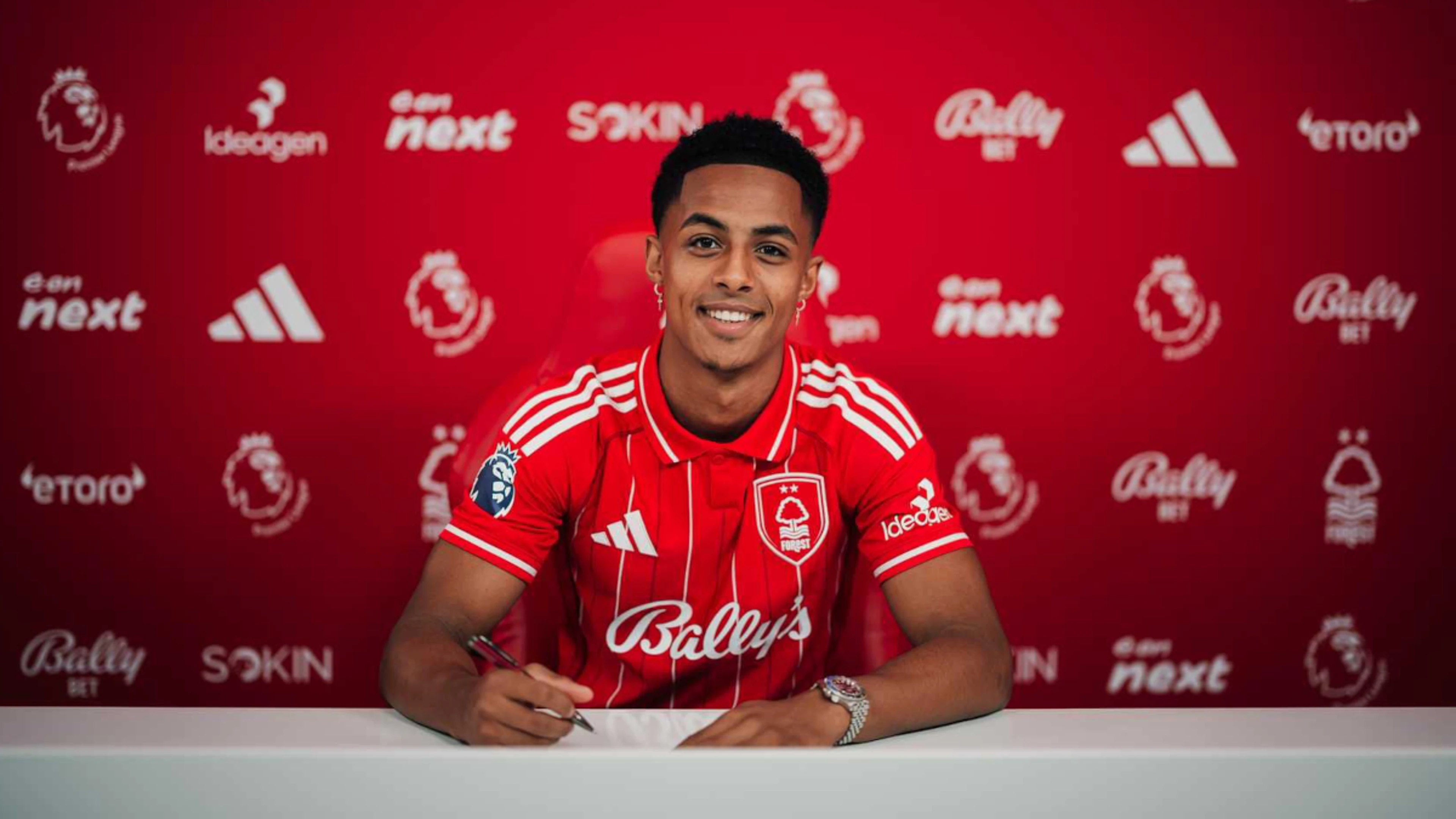 Forest seal swoop for Ipswich's Hutchinson