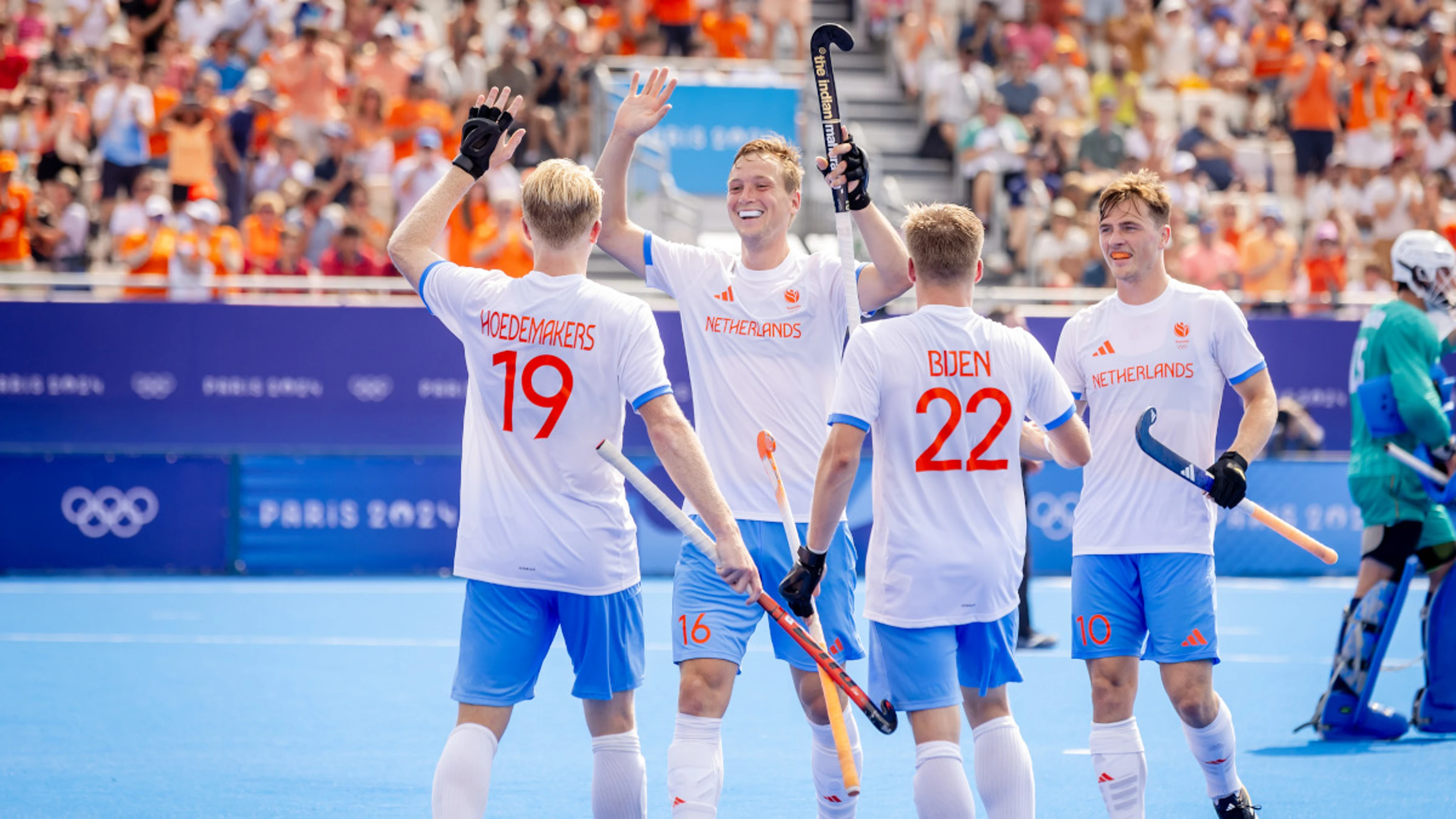 German women's team secure quarterfinal spot, Dutch men and women win