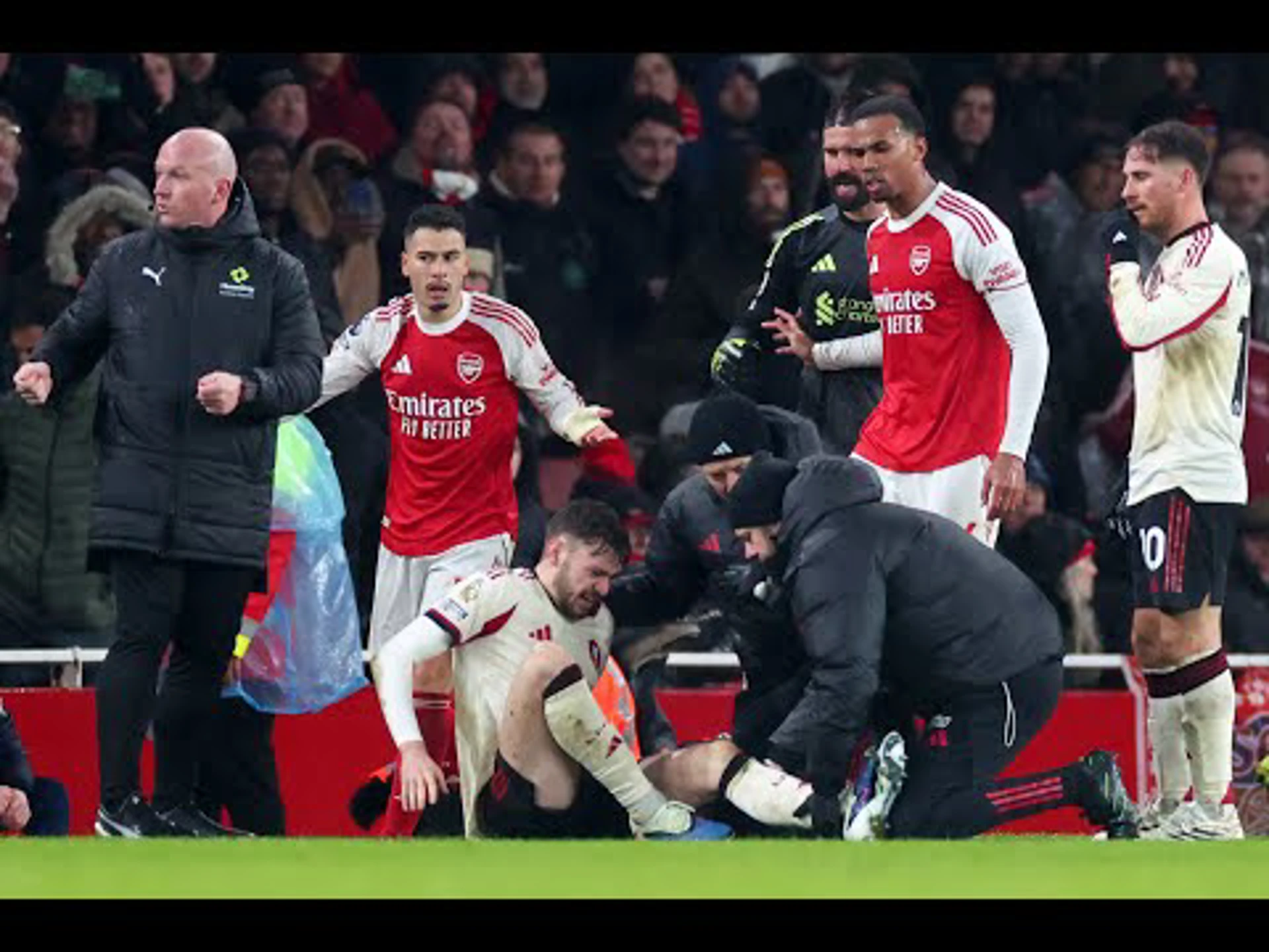 Martinelli shoving Bradley | Premier League