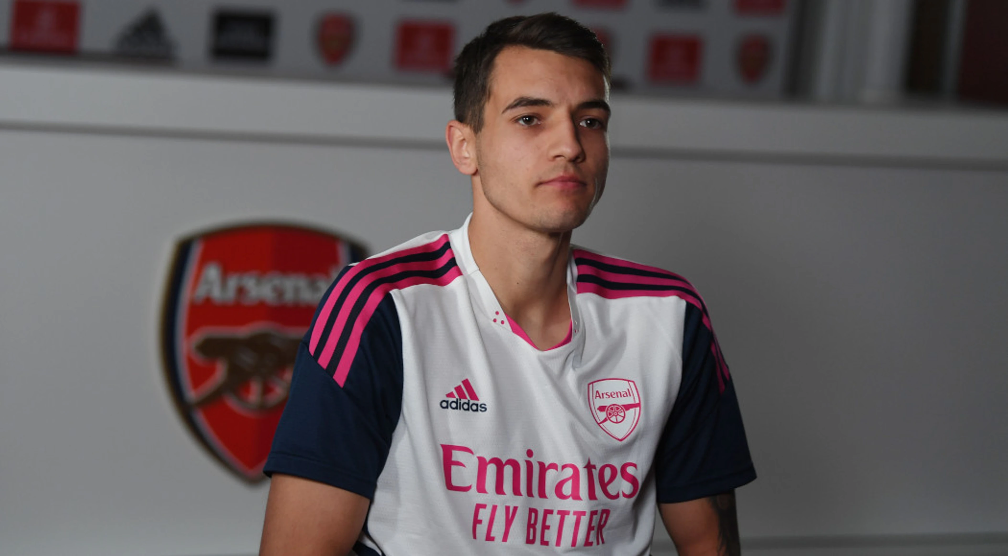 Arsenal sign Poland defender Kiwior from Spezia