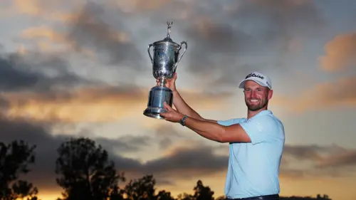 Clark holds off McIlroy to capture maiden major at US Open