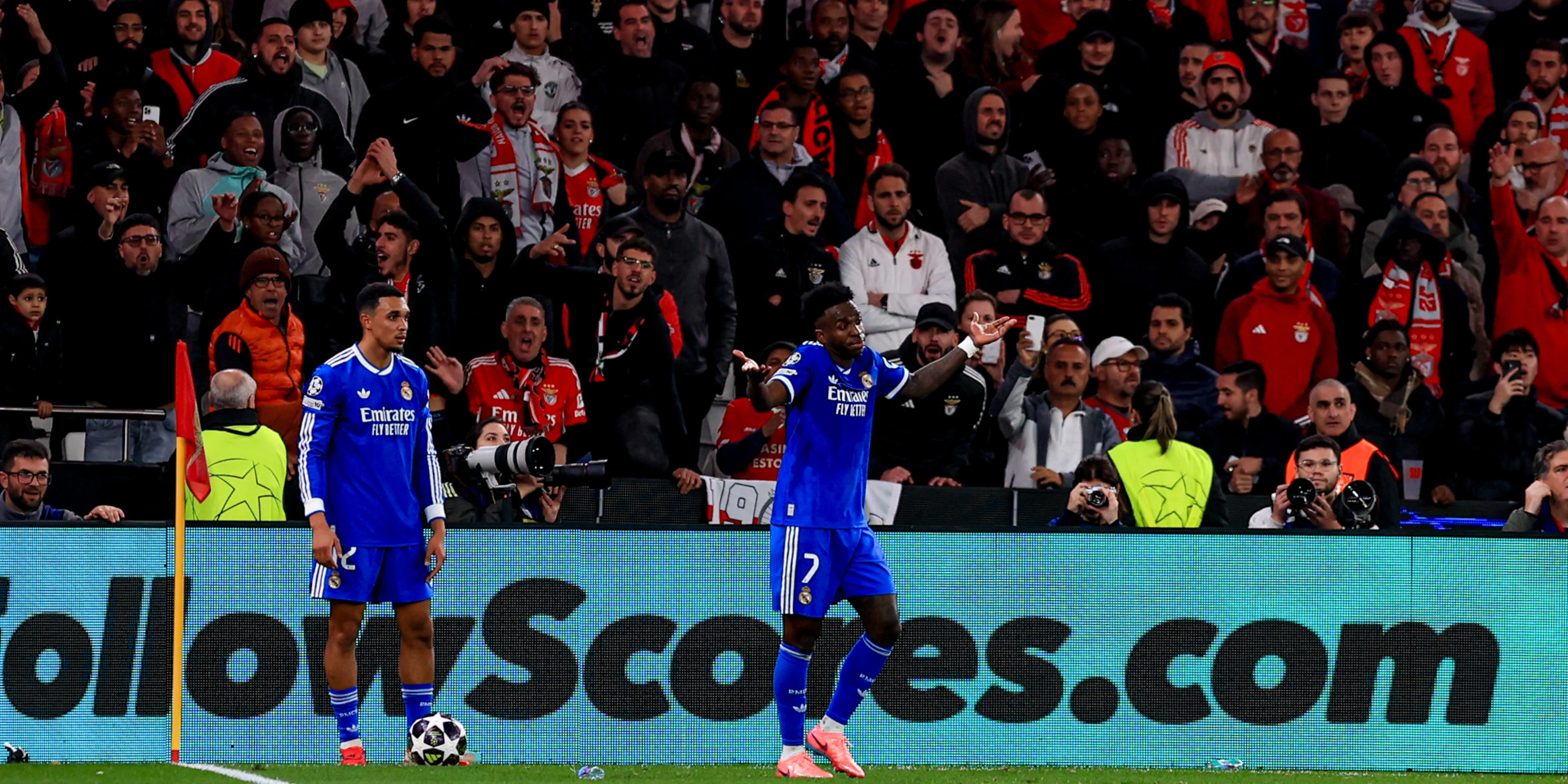 Benfica investigate video of fans' monkey gestures