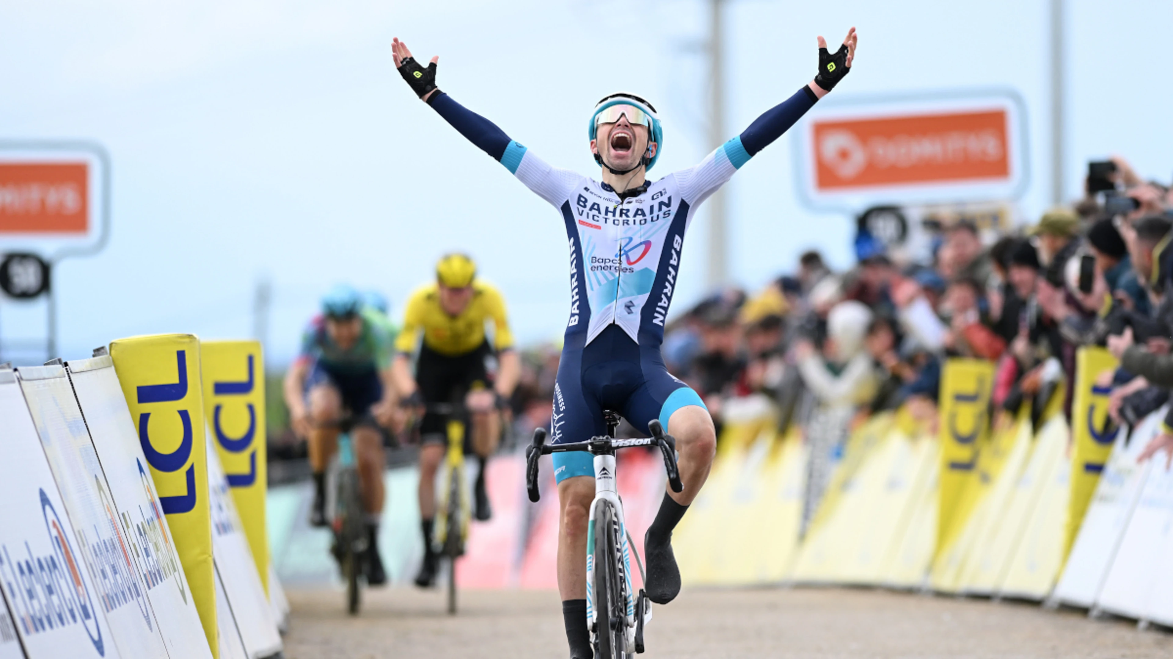 Frenchman Martinez climbs to Paris-Nice fifth stage win