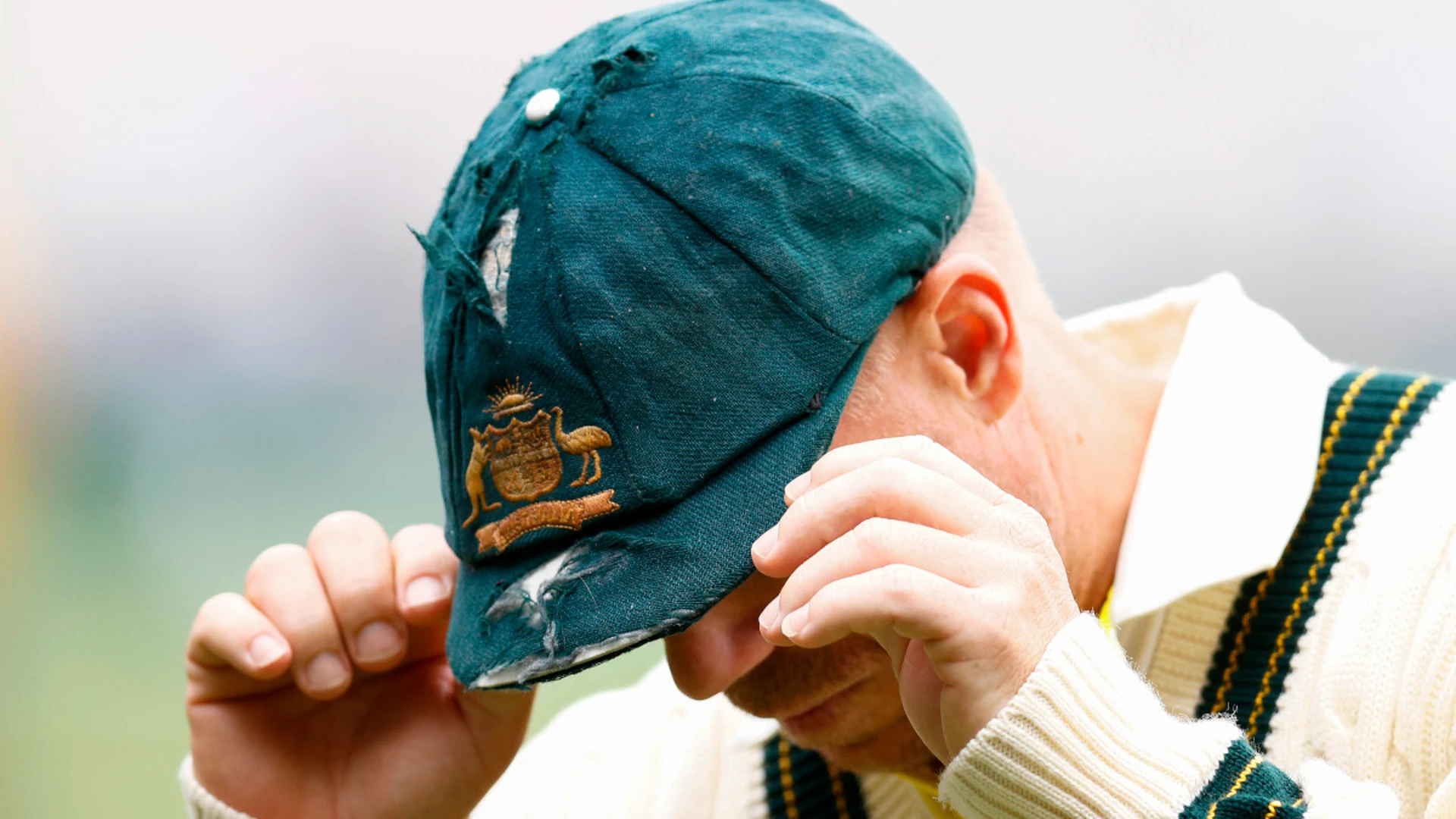 Warner's missing baggy green turns up during final test