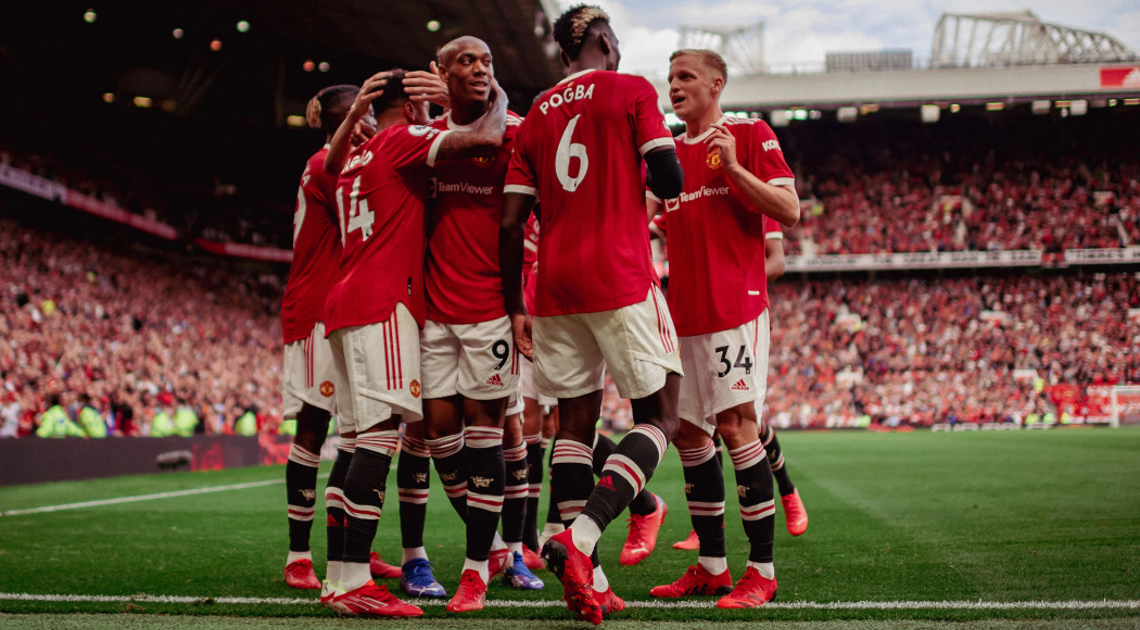 Rashford plays down talk of rift in dressing room