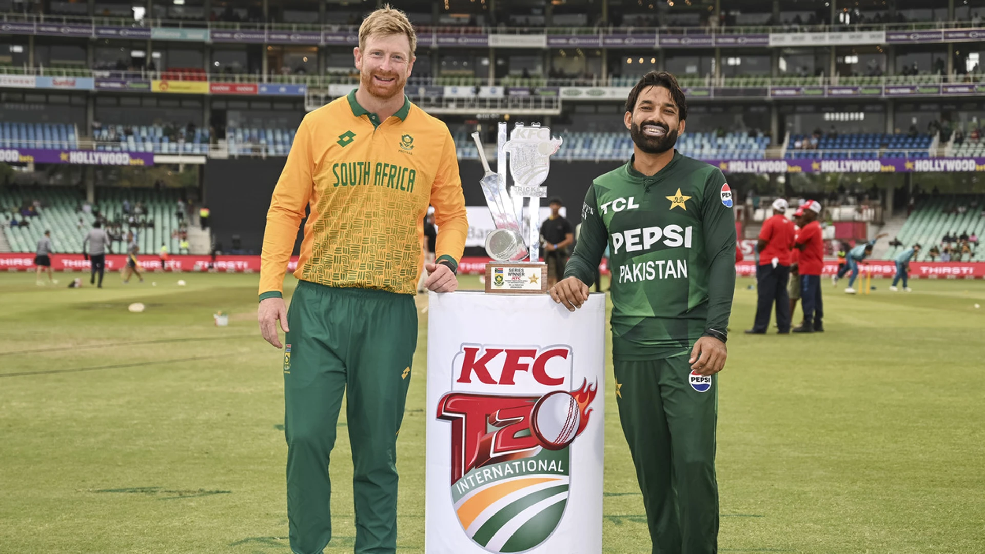 South Africa win toss and bat against Pakistan in first T20I