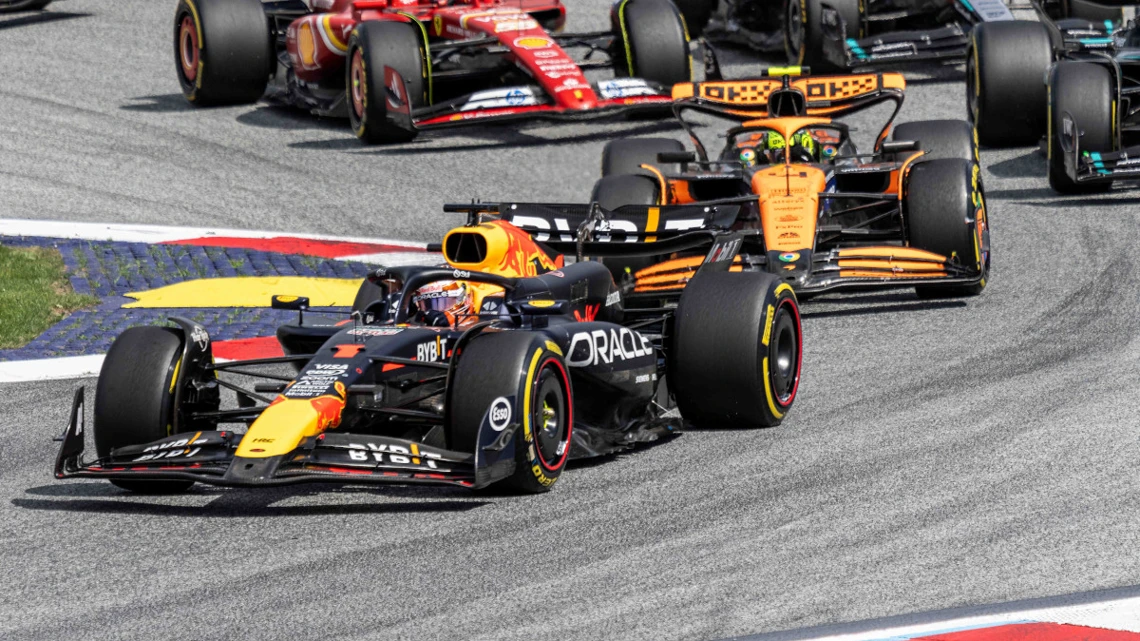 Verstappen hoping to avoid repeat of 2021 nightmare in duel with Norris ...