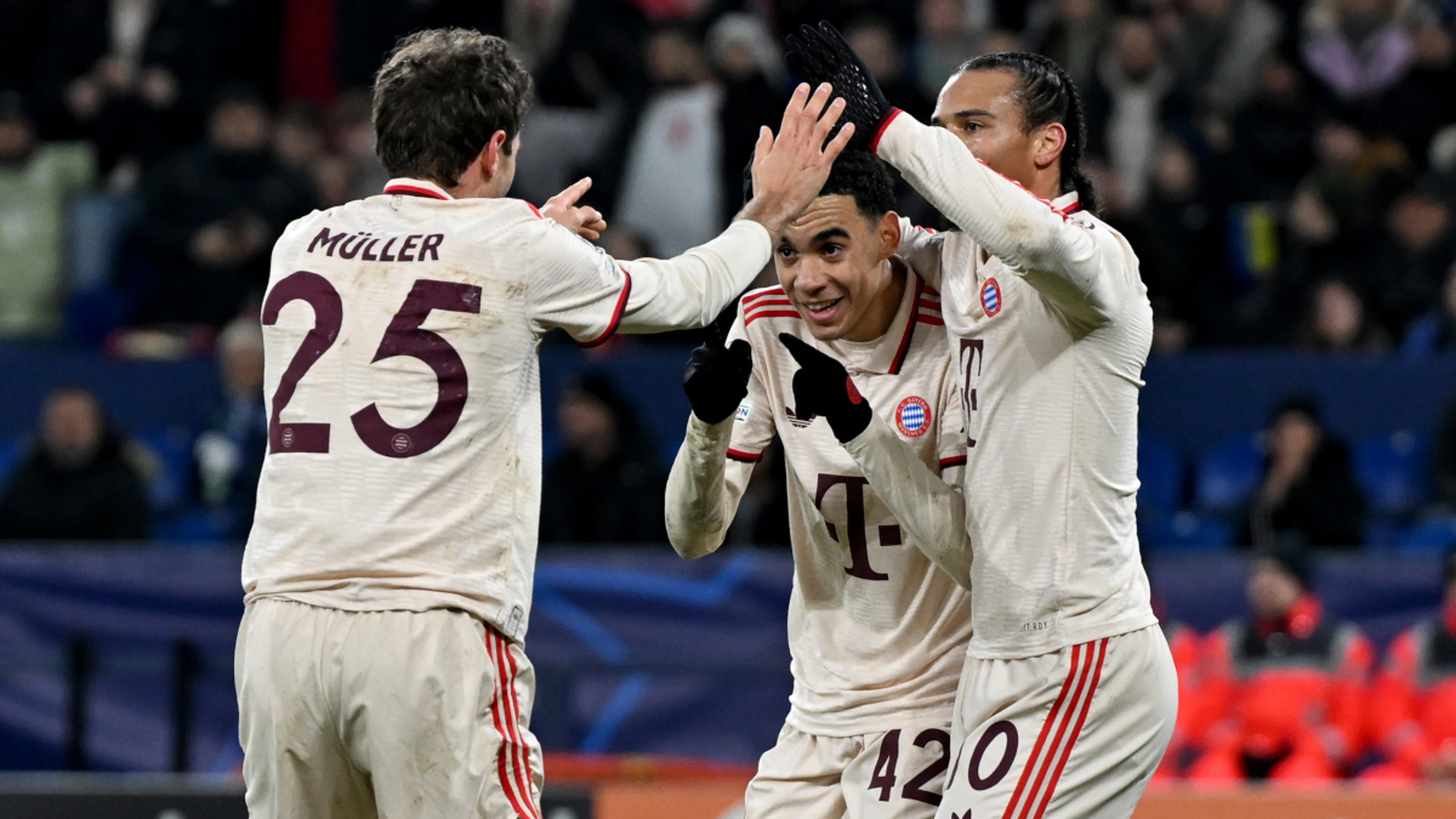 Olise scores twice as Bayern come from behind to thrash Shakhtar 