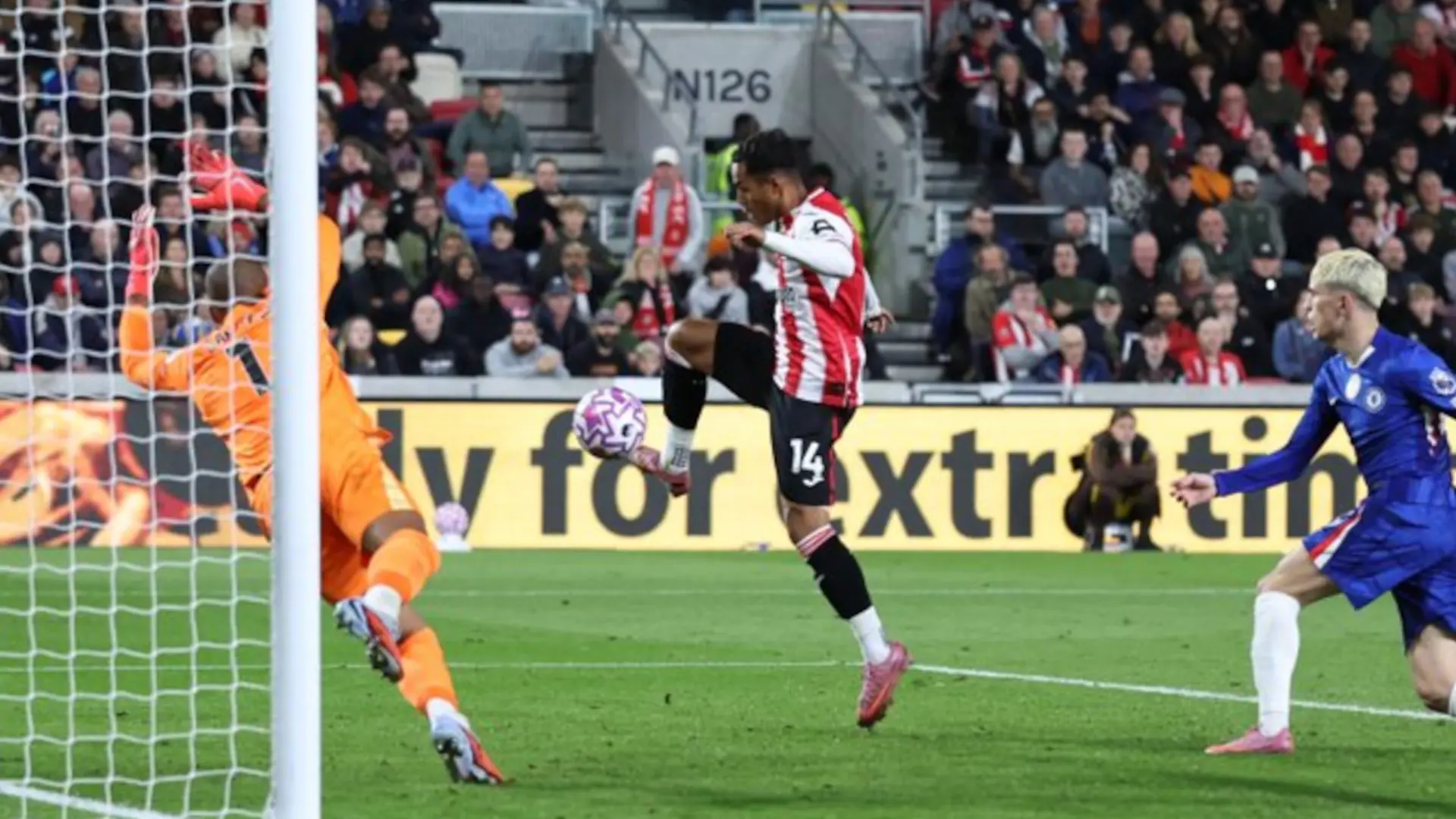 Late Carvalho goal earns Brentford draw with Chelsea