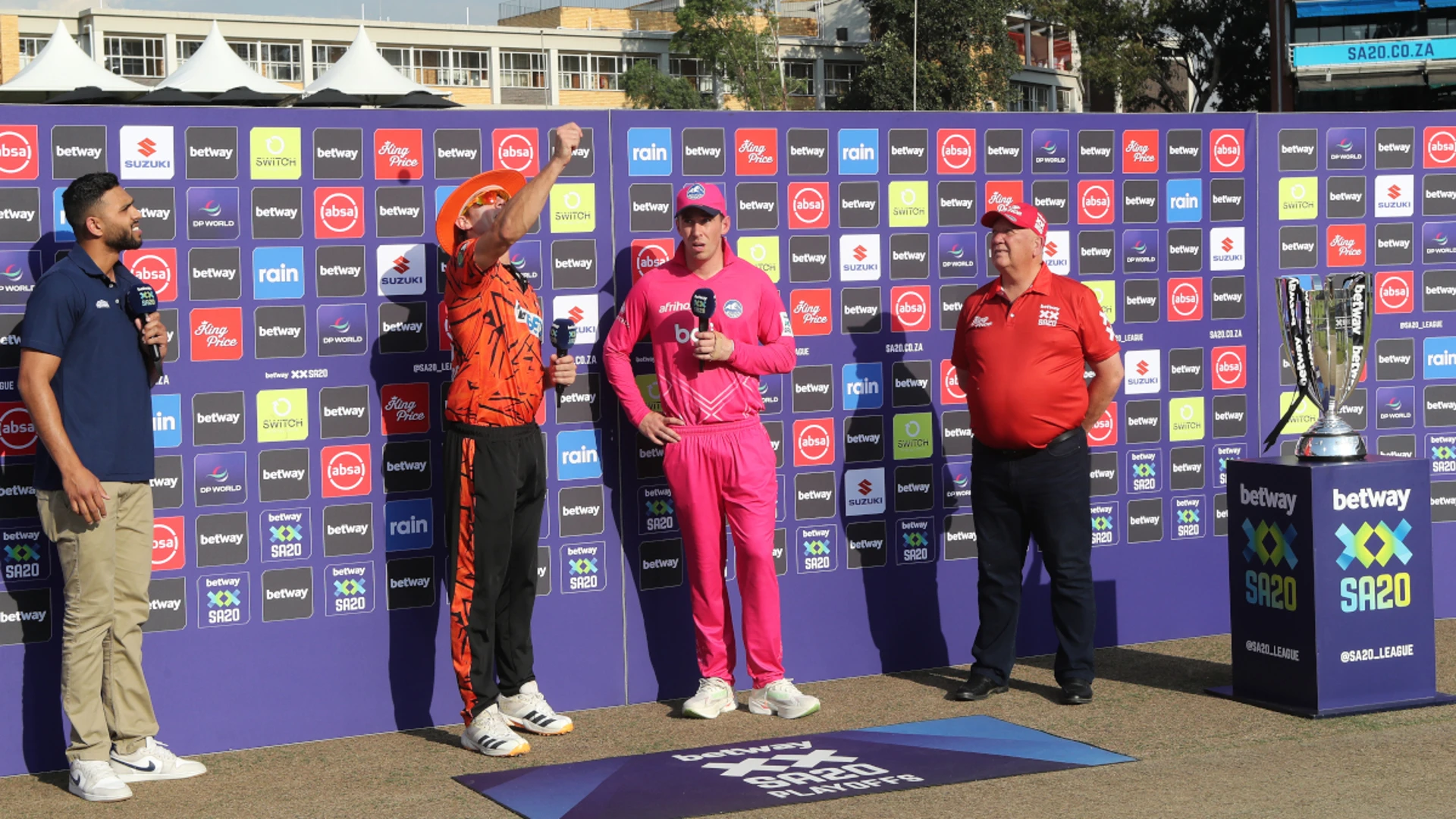 Paarl Royals win toss and bat