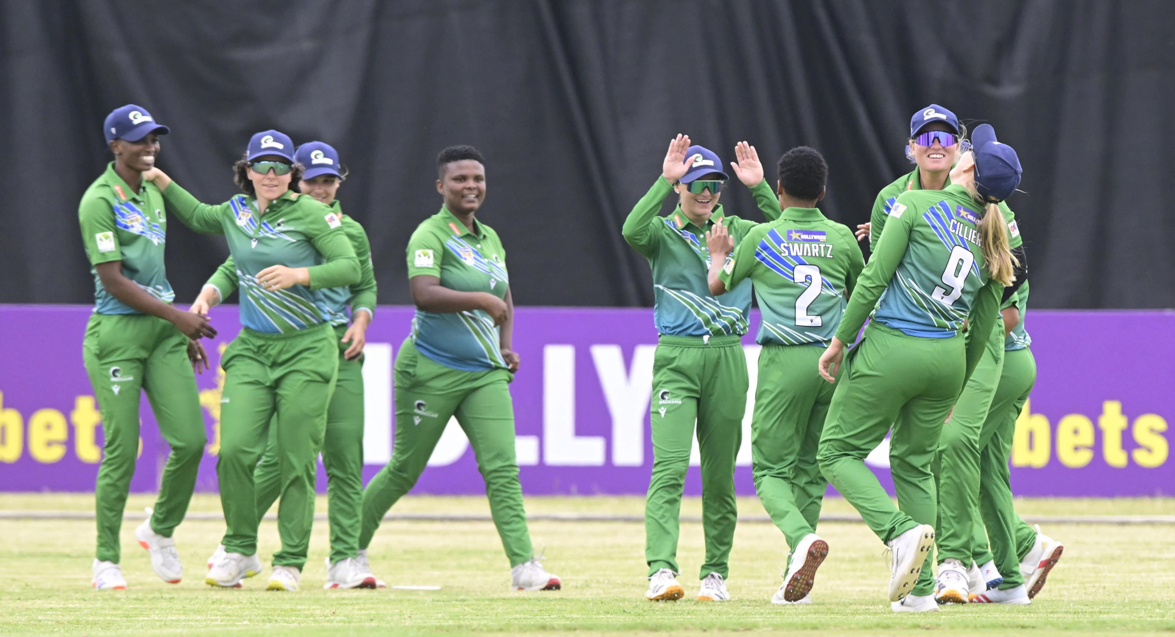 Badgers, Dragons continue weekend winning streak