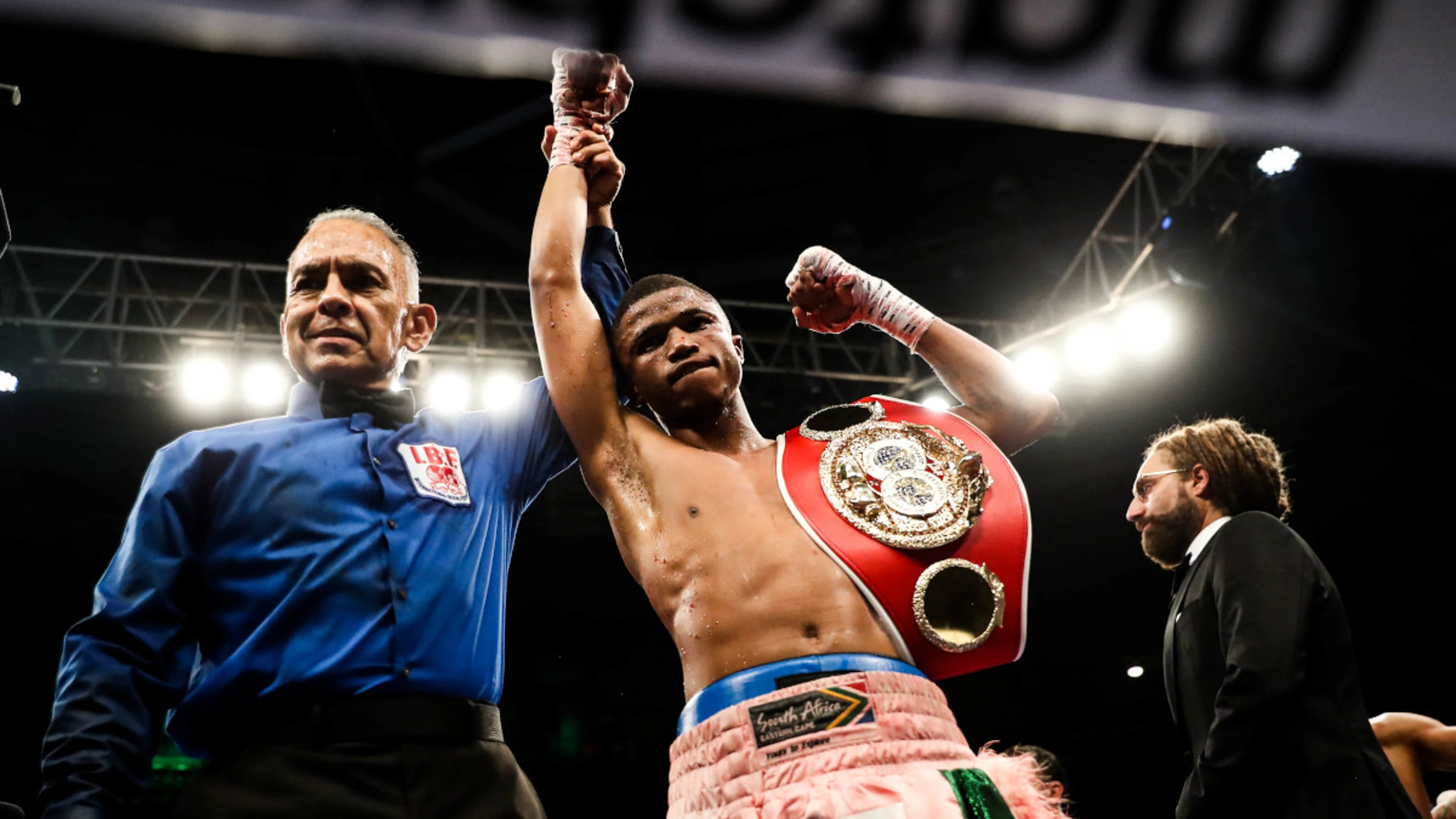 Sivenathi Nontshinga regains IBF title