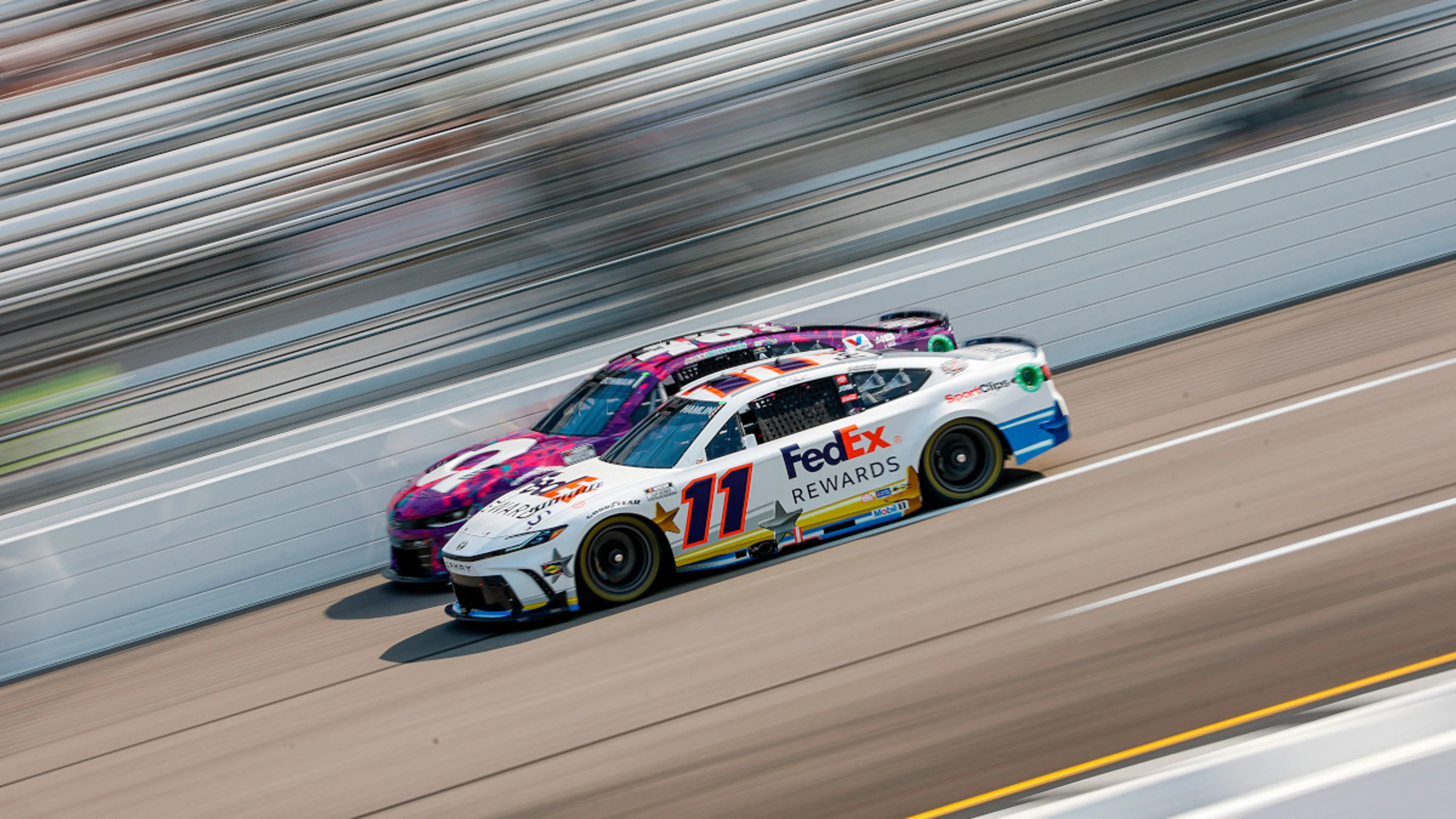 Hometown hero Denny Hamlin lands pole at Richmond