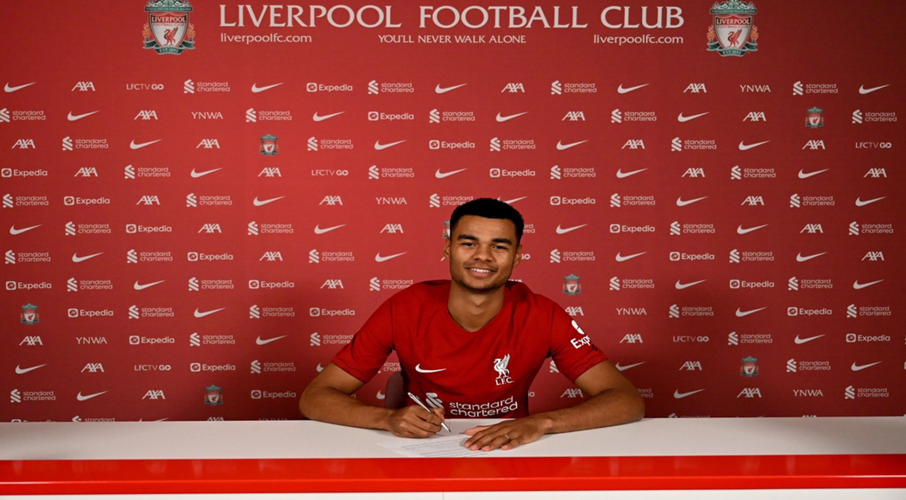 Liverpool sign Gakpo