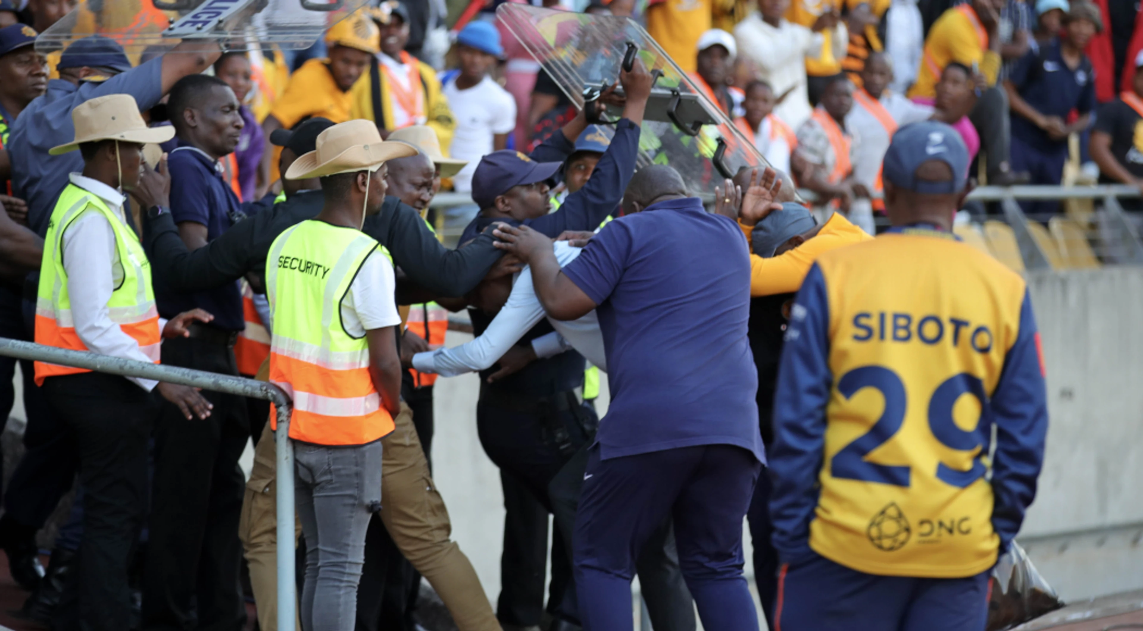 Kaizer Chiefs coach Zwane struck by bottle after loss