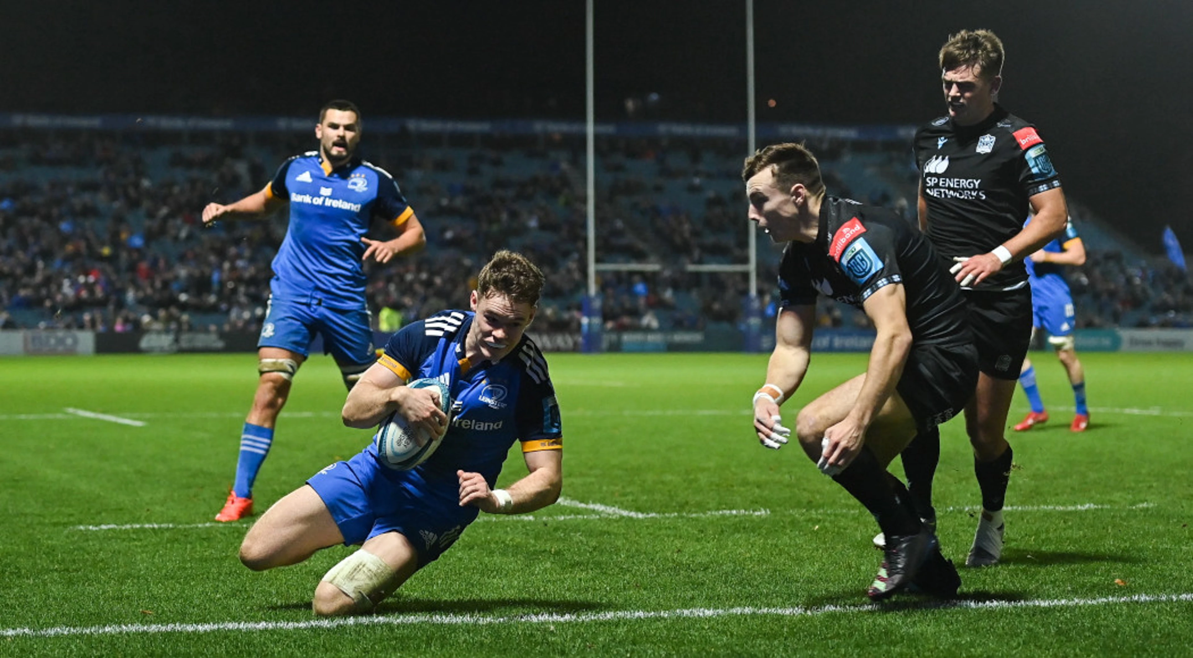 Russell hat-trick powers Leinster to bonus-point win over Glasgow