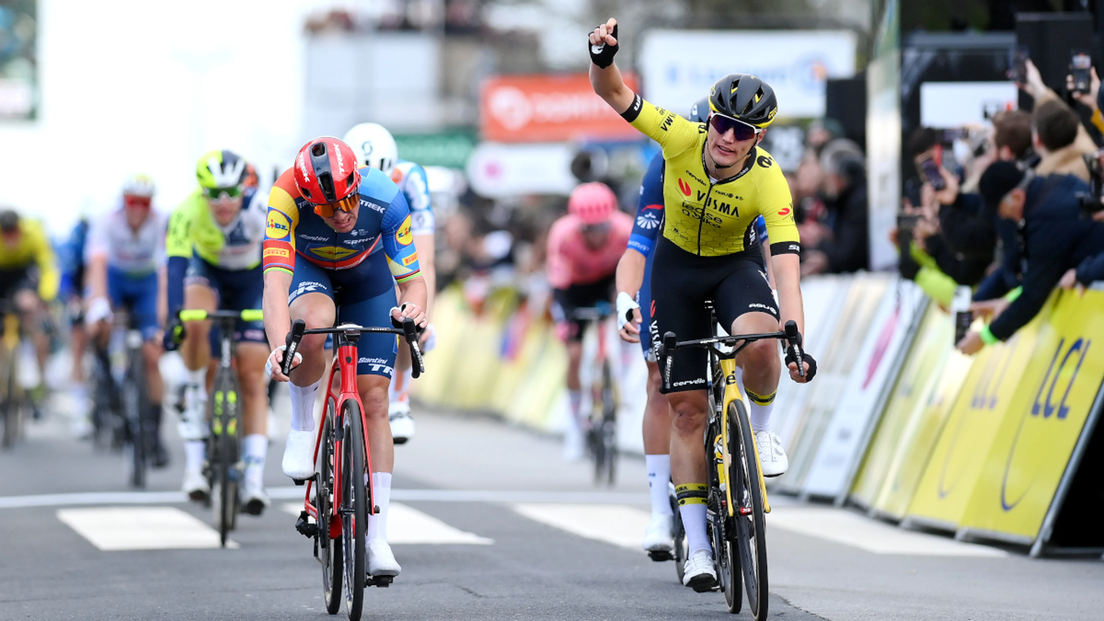 Kooij edges lively Paris-Nice opener