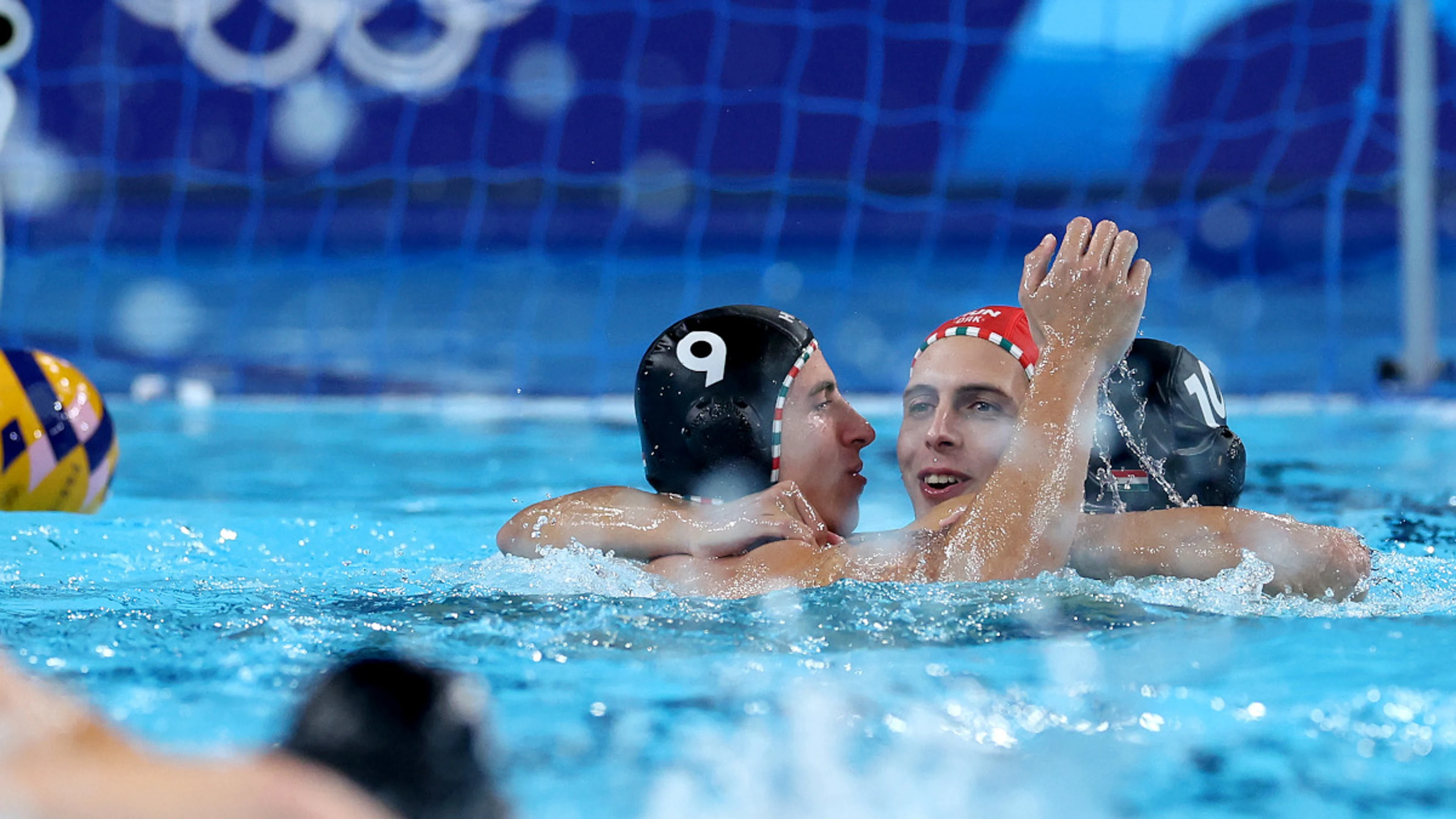 No 'blood in the water' but Hungary beat Italy in thriller