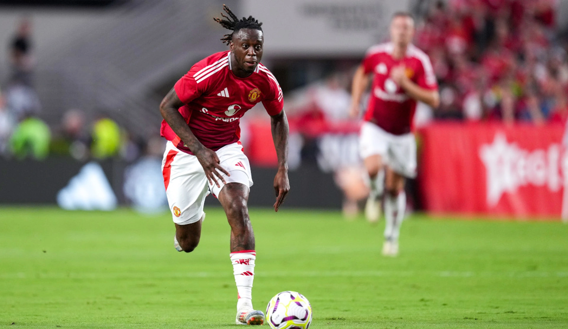 West Ham sign Wan-Bissaka from Man United