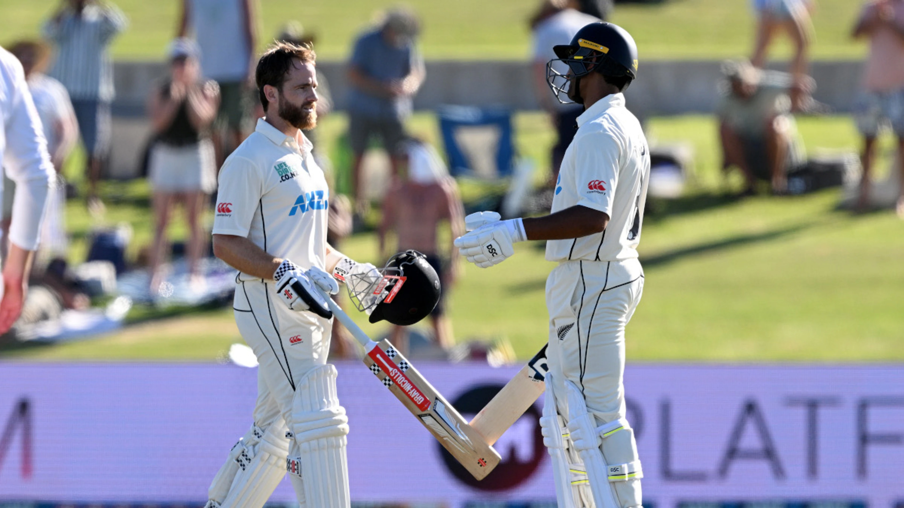 Proteas rue dropped catches as Williamson, Ravindra make hay