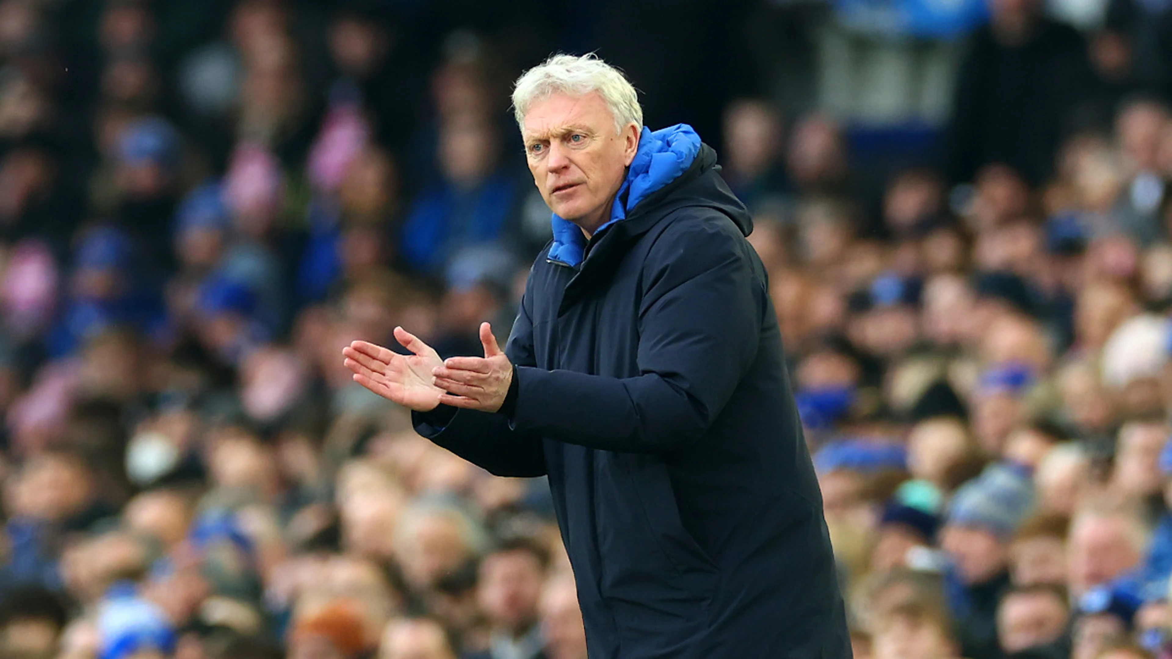 Everton's Moyes aims to bridge gap to mighty Liverpool