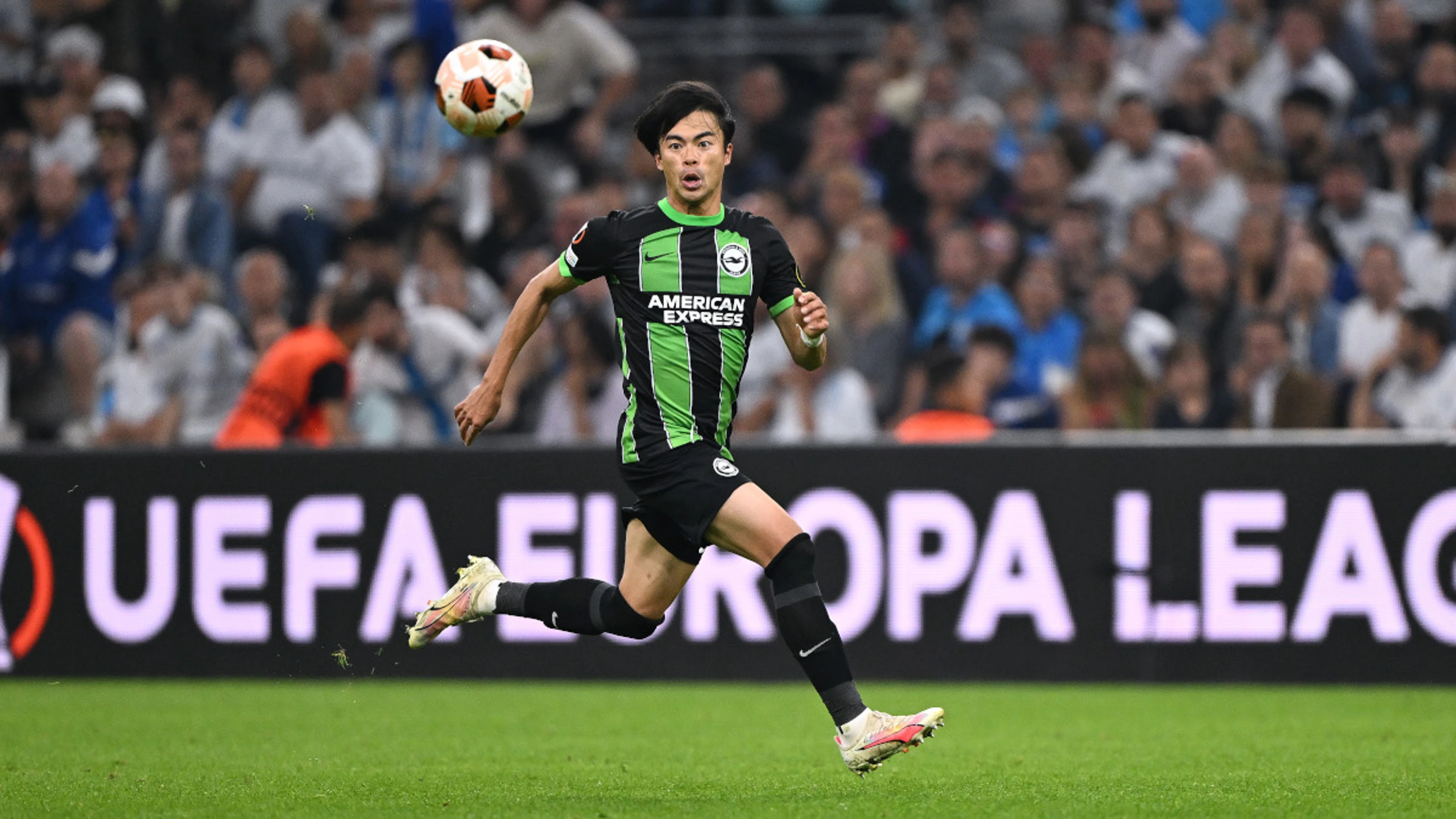 Kaoru Mitoma signs new Brighton deal