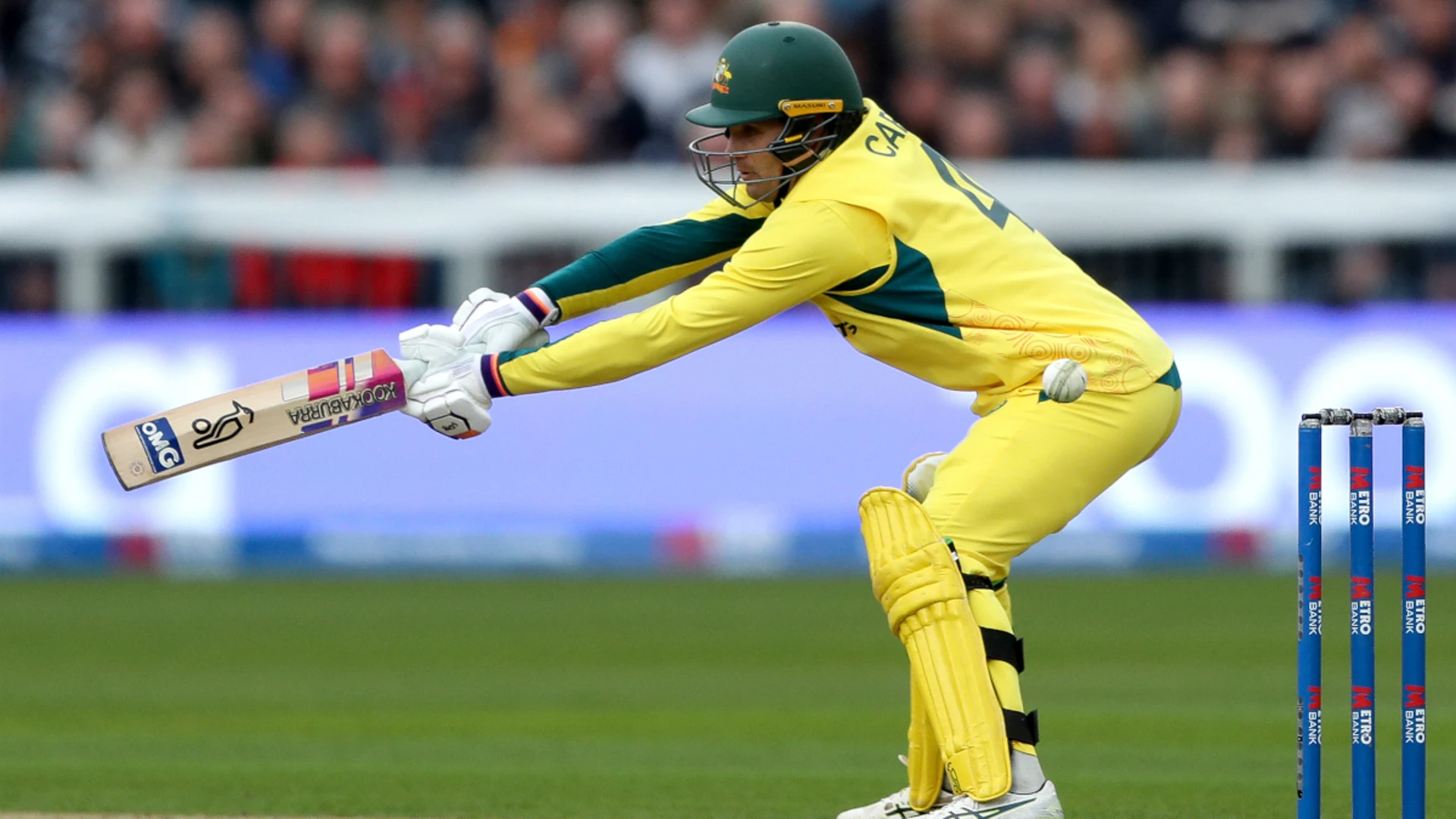 Carey blasts Australia to 304 v England in third ODI