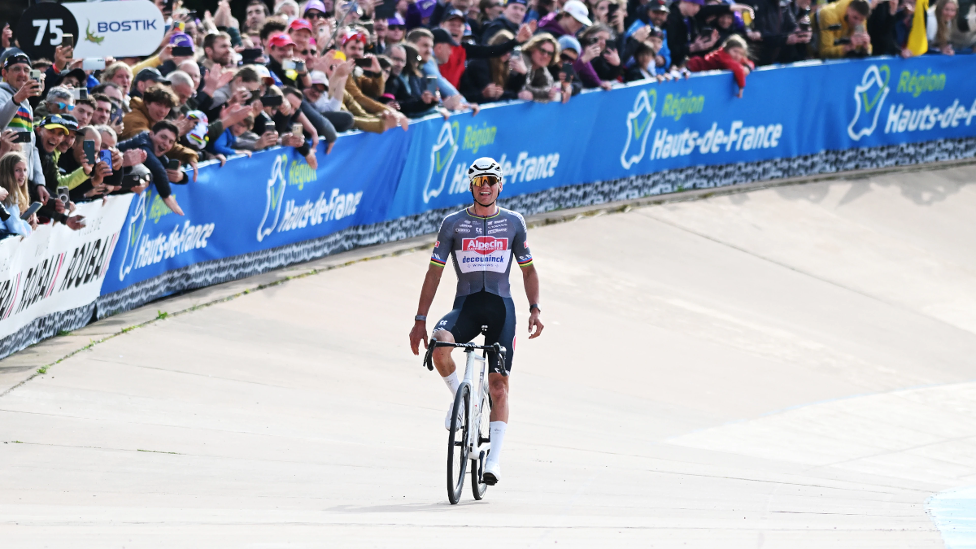 French officials investigate bottle attack on Van der Poel