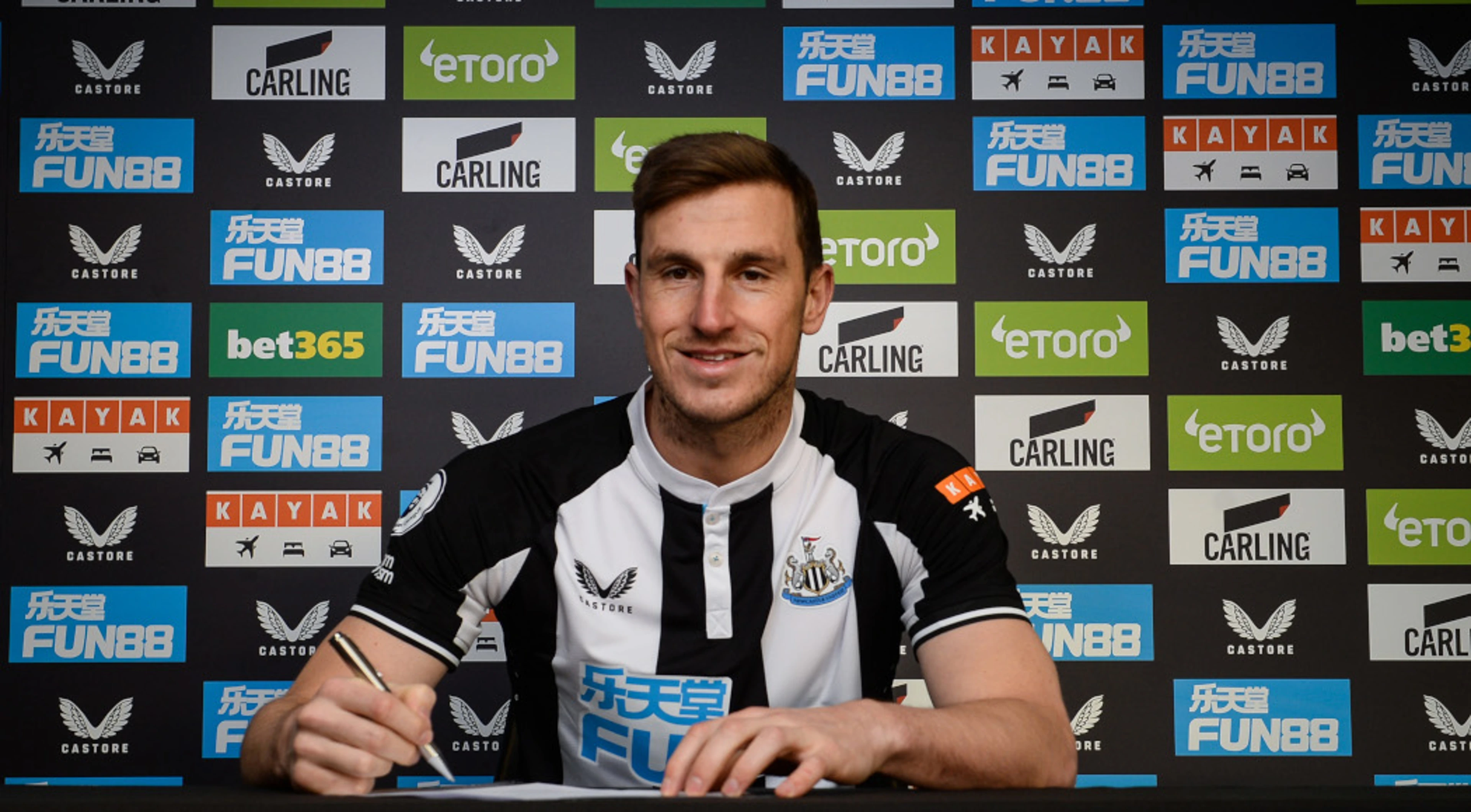 Newcastle sign Burnley forward Chris Wood