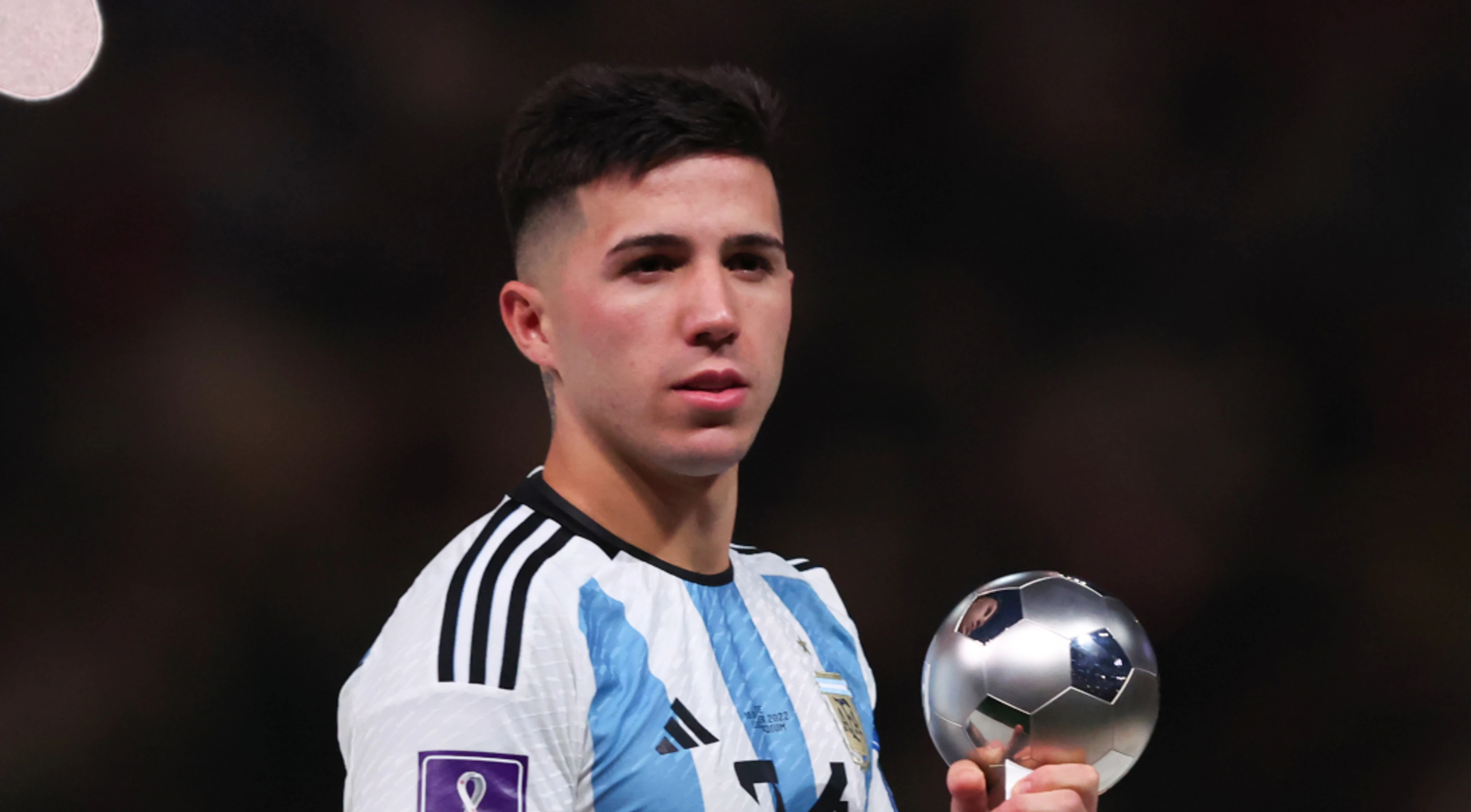 Chelsea announce record signing of Benfica's Fernandez