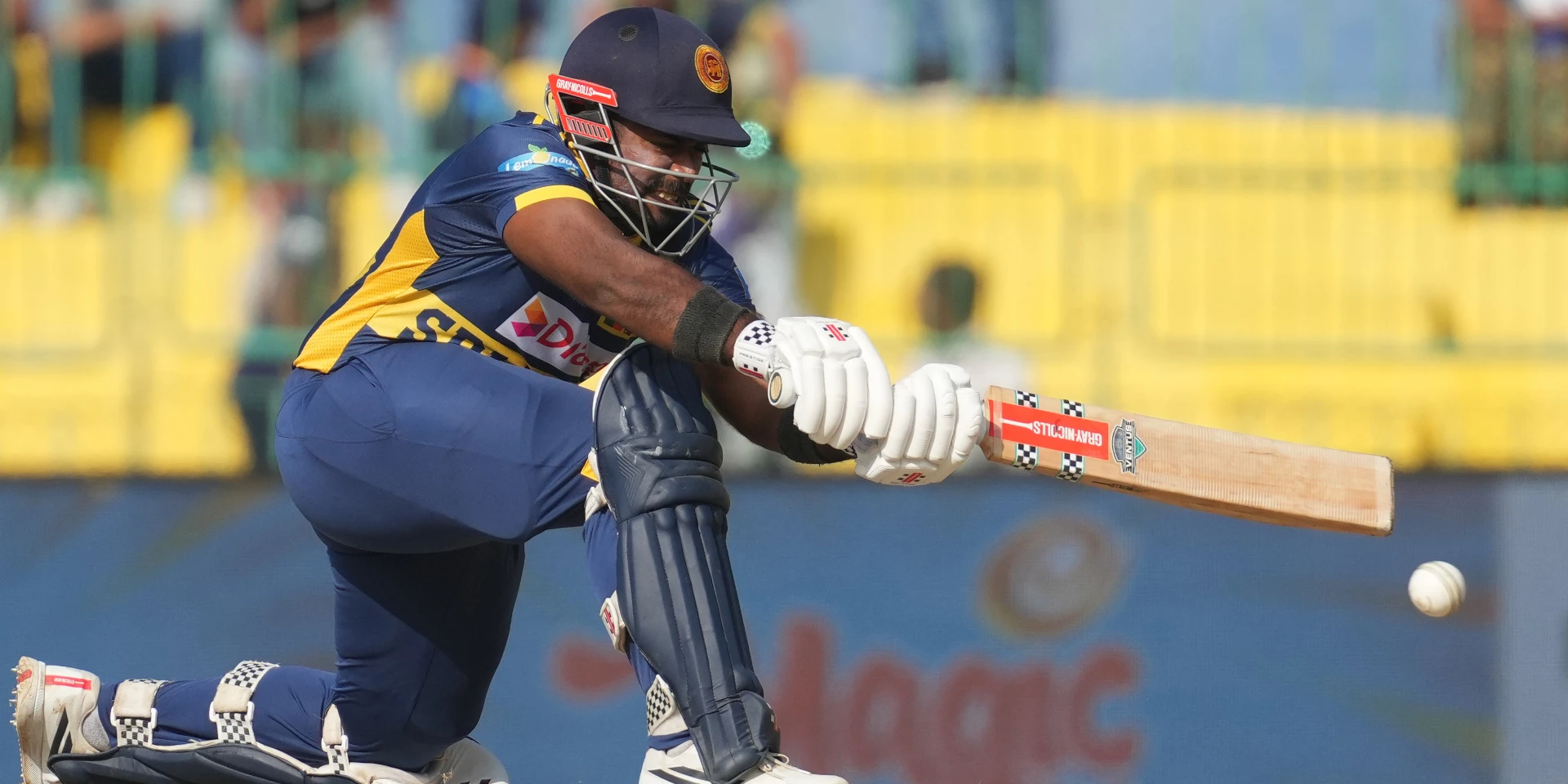 England spinners choke Sri Lanka to 219 in second ODI
